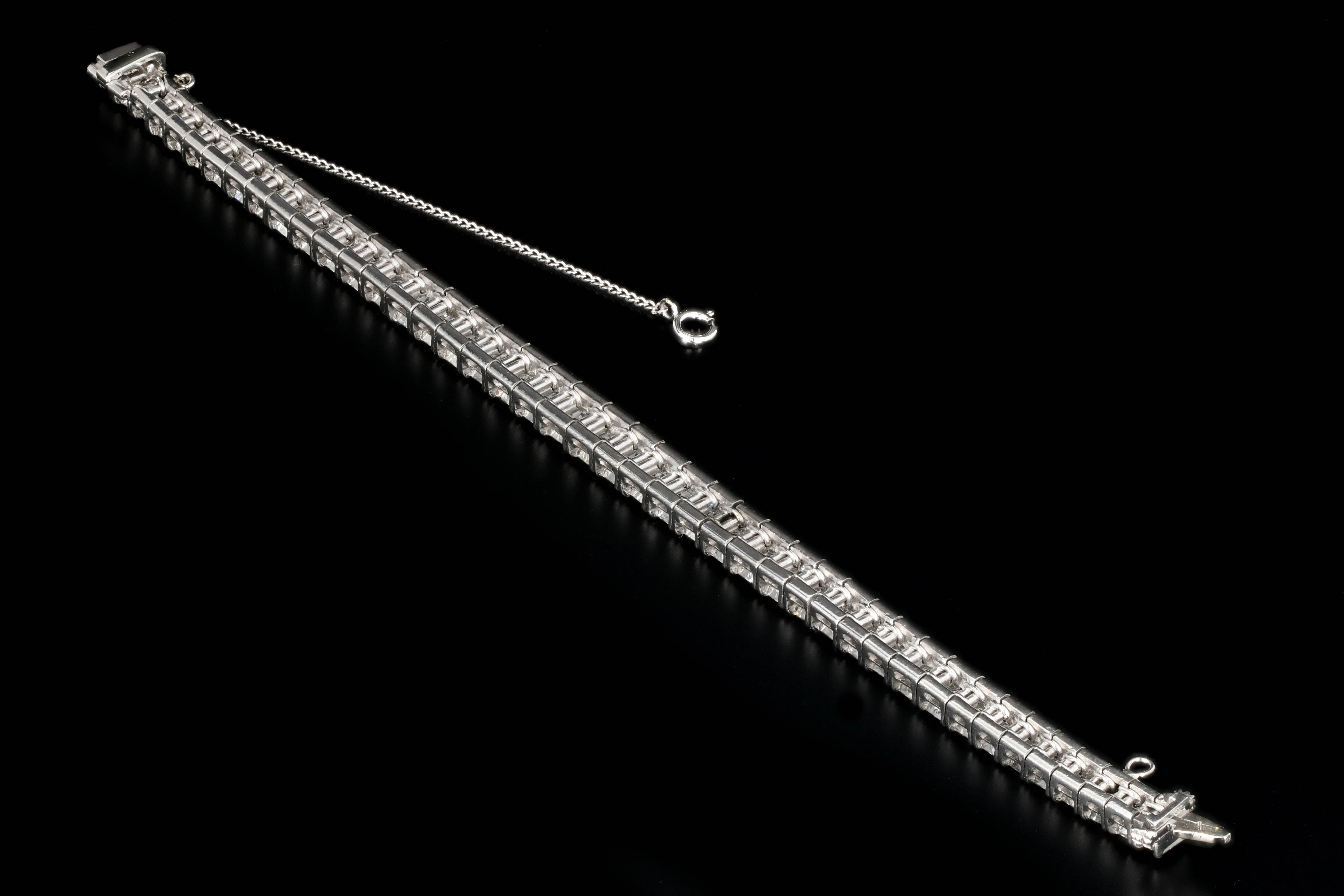 Platinum 20 Carat Carré Cut Diamond Bracelet - Queen May