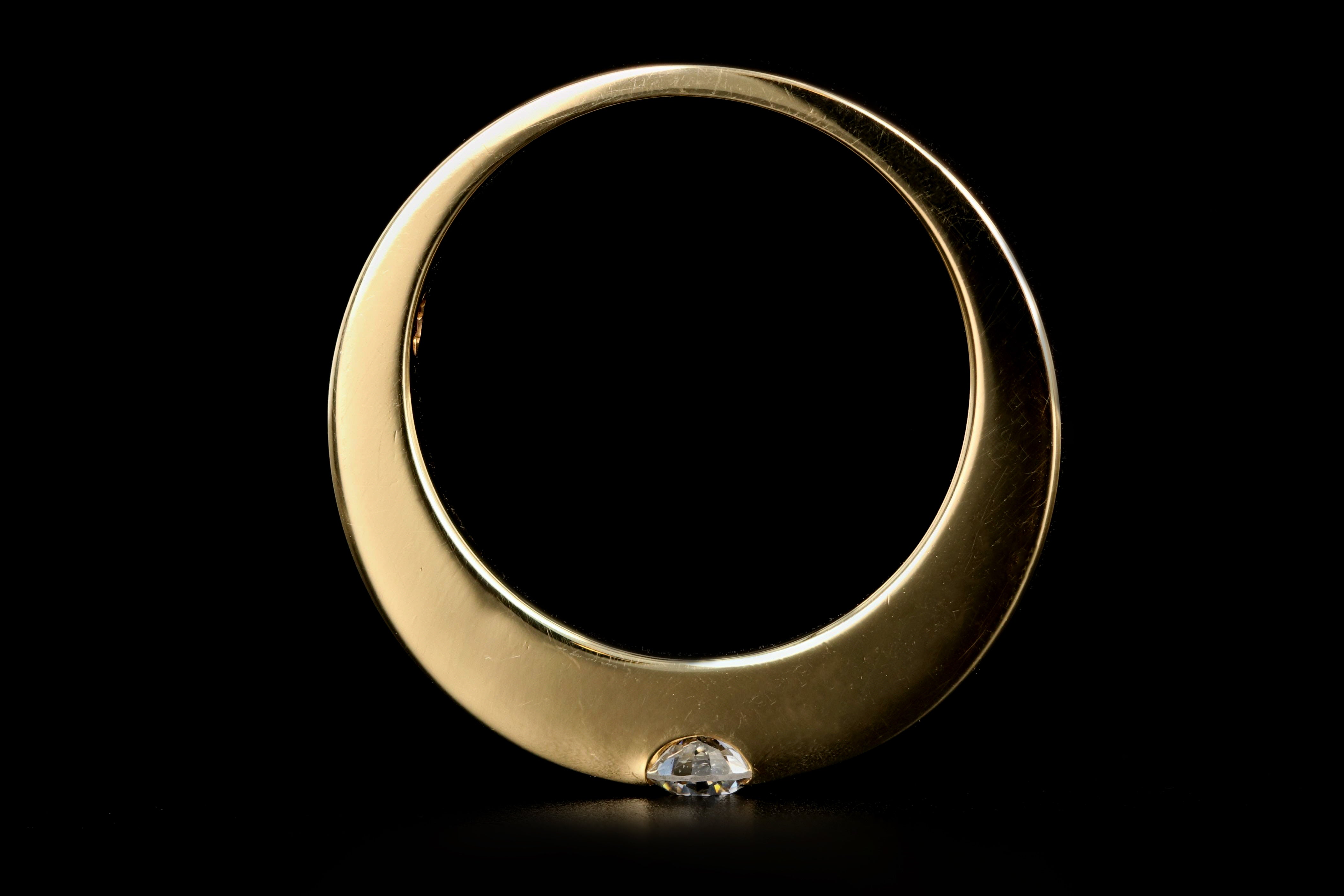 Modern Roberto Coin 18K Yellow .15 Carat Diamond Ring - Queen May