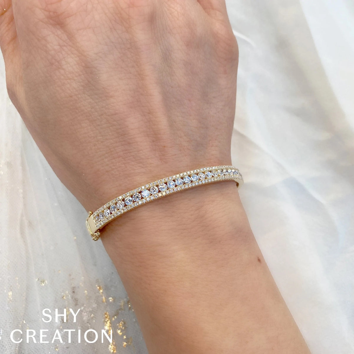 14K White Gold 1.66 Carat Total Weight Diamond Bangle - Queen May