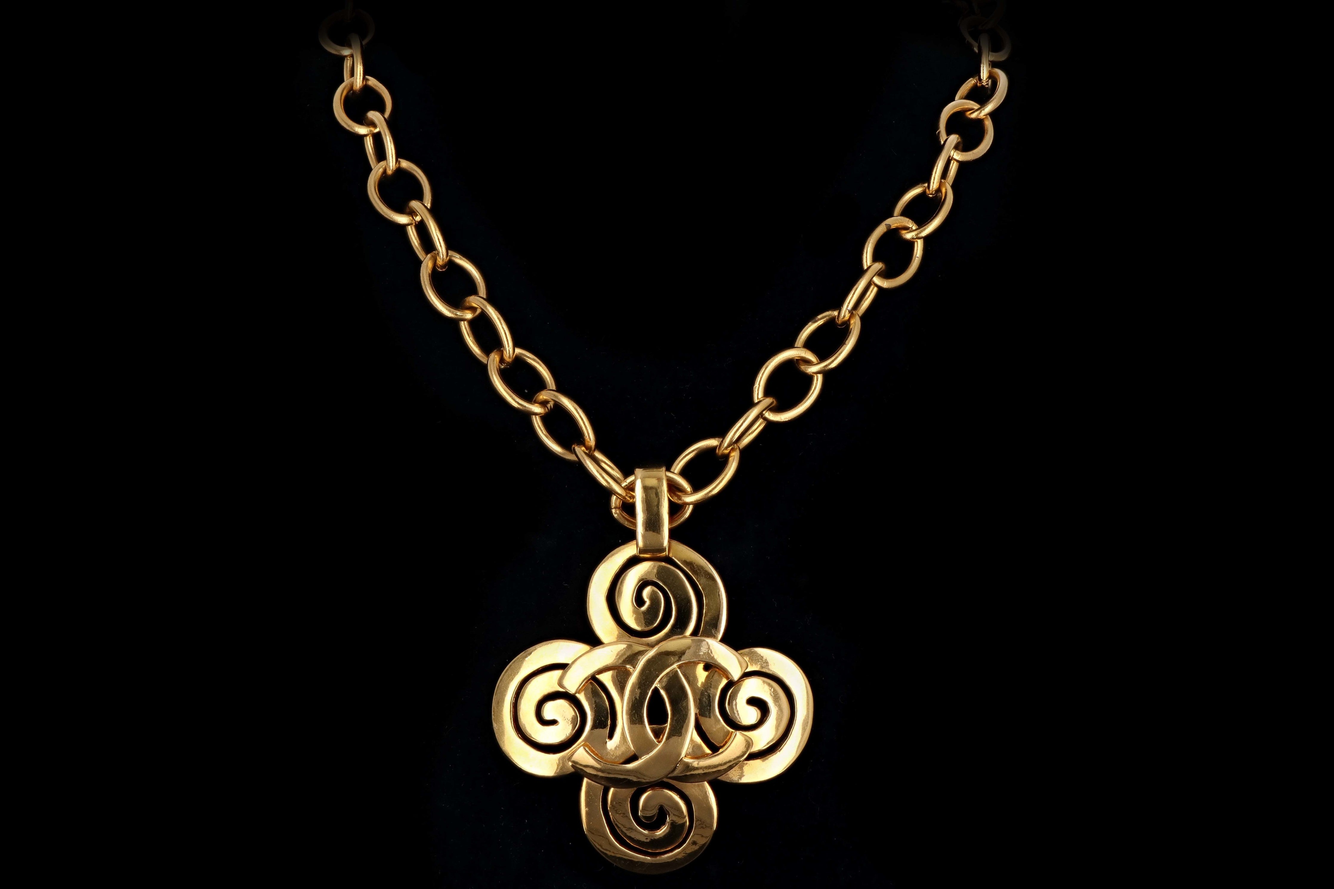 1995 Vintage Chanel Gold Plated Necklace - Queen May