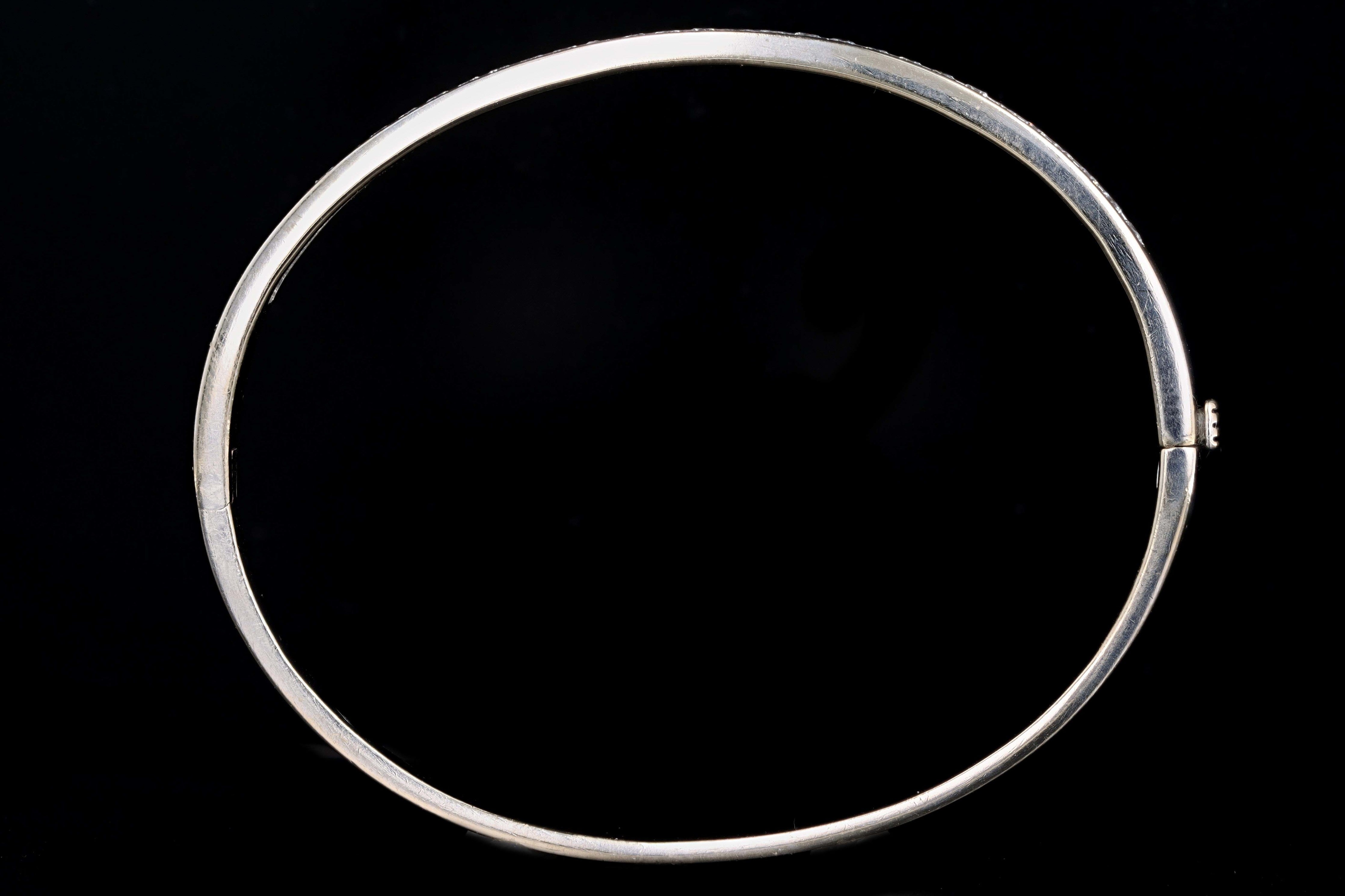 Modern 18K White Gold 1.5 Carat Round Brilliant Cut Diamond Bangle - Queen May