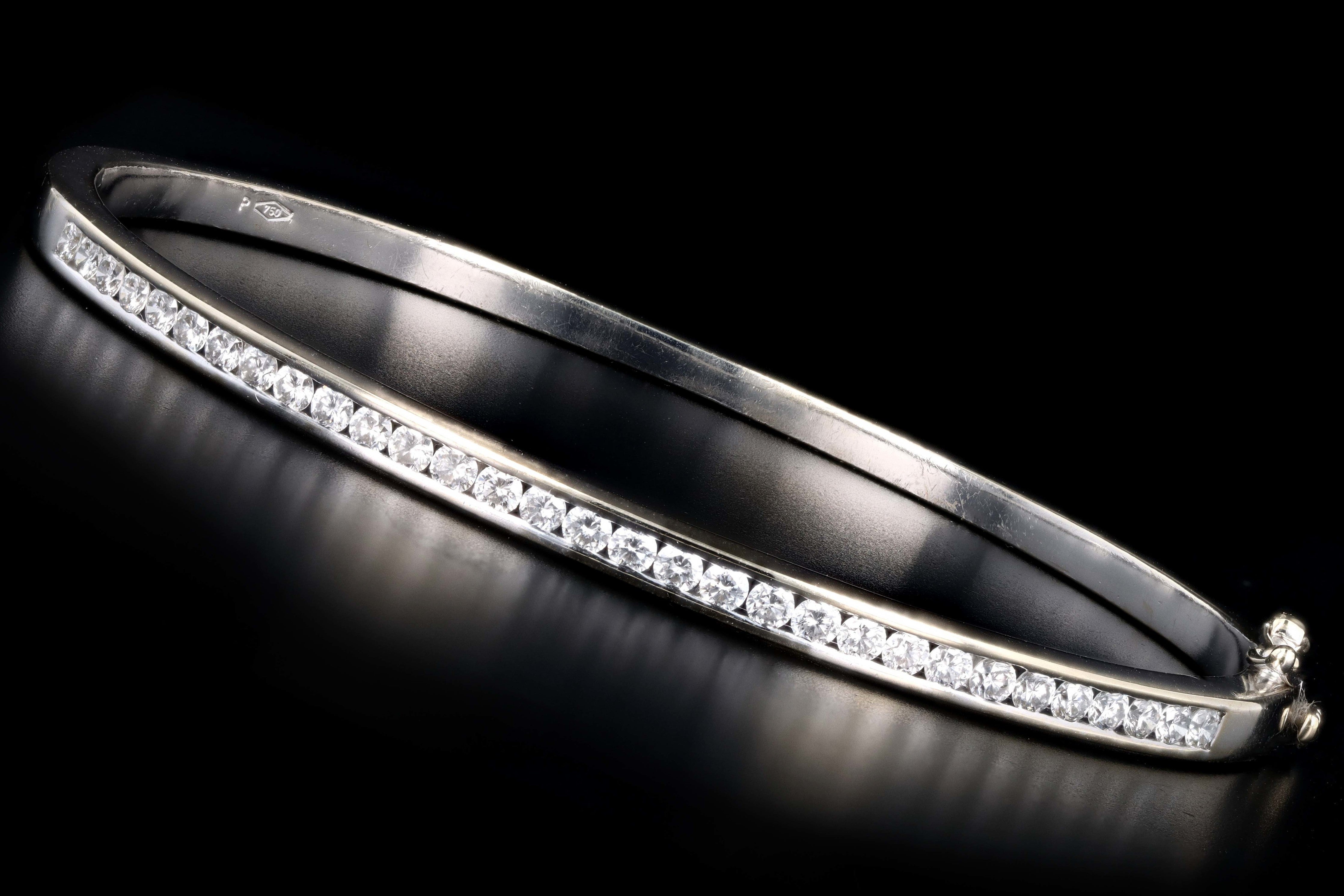 Modern 18K White Gold 1.5 Carat Round Brilliant Cut Diamond Bangle - Queen May