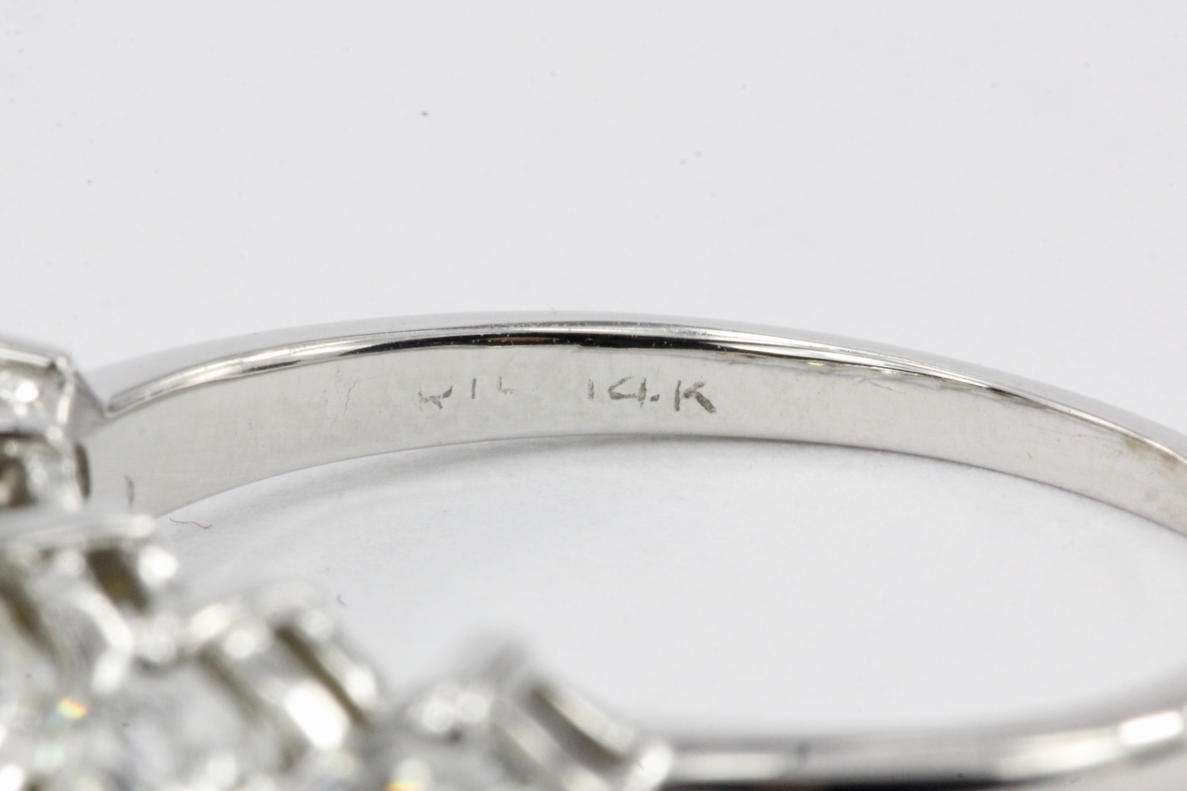14K White Gold 1.1 CTW Diamond Band Ring - Queen May
