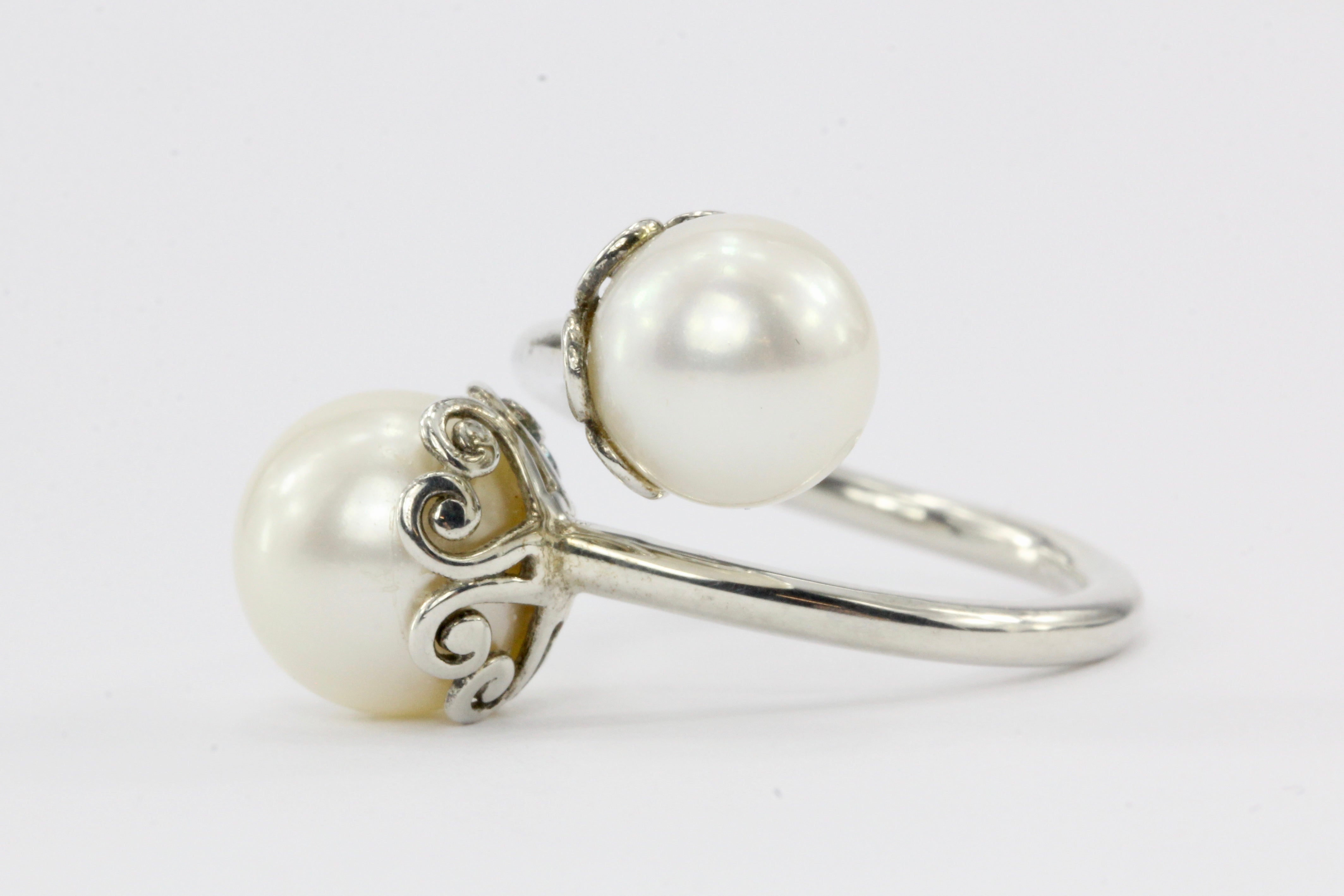 Tiffany & Co. Sterling Silver Goldoni Heart Pearl Ring with Pouch - Queen May