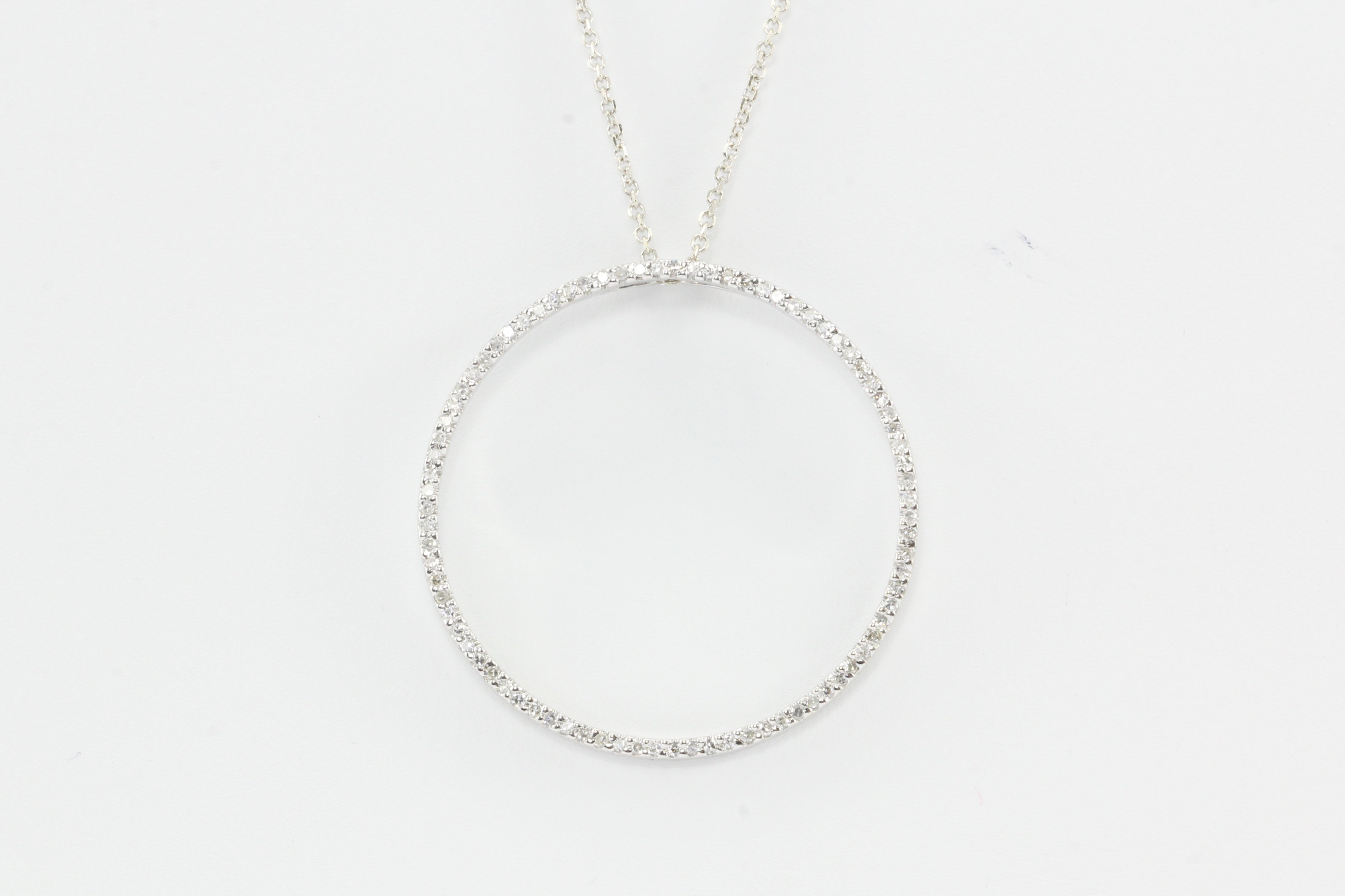 14K White Gold .25 CTW Diamond Circle Pendant Necklace - Queen May