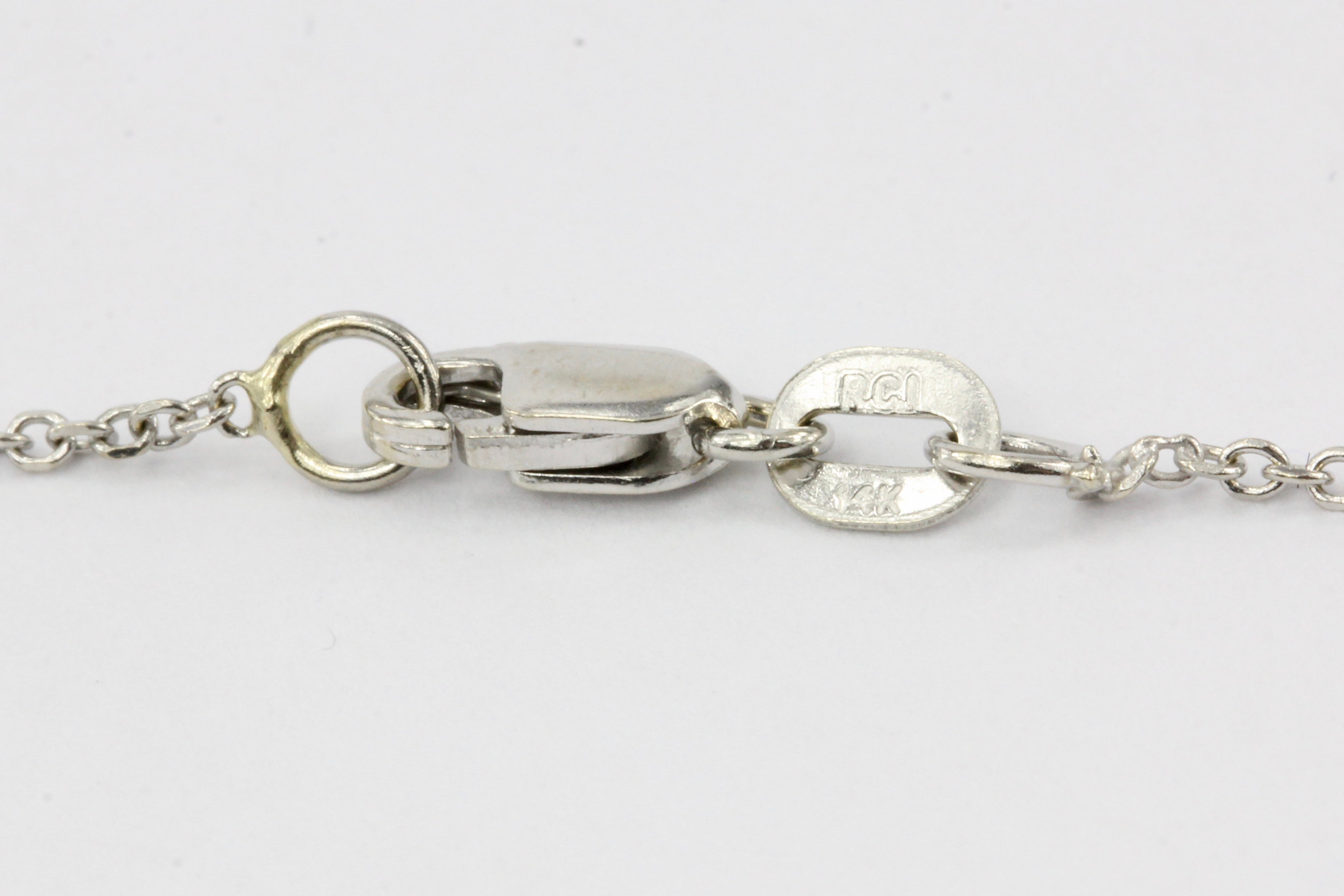 14K White Gold .25 CTW Diamond Circle Pendant Necklace - Queen May