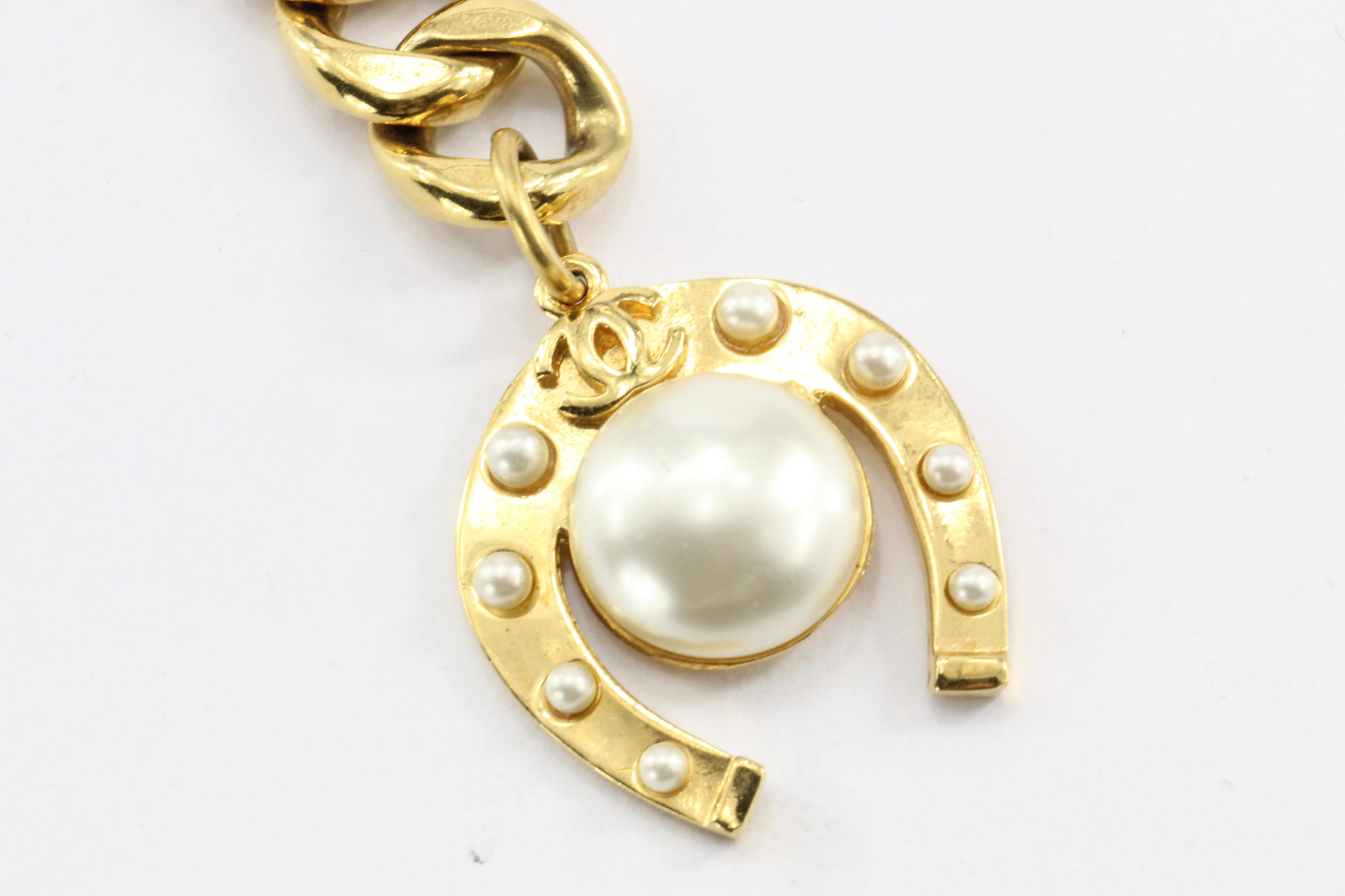 Chanel Gold tone Horseshoe Faux Pearl Medallion Heavy Chain Belt/Necklace - Queen May