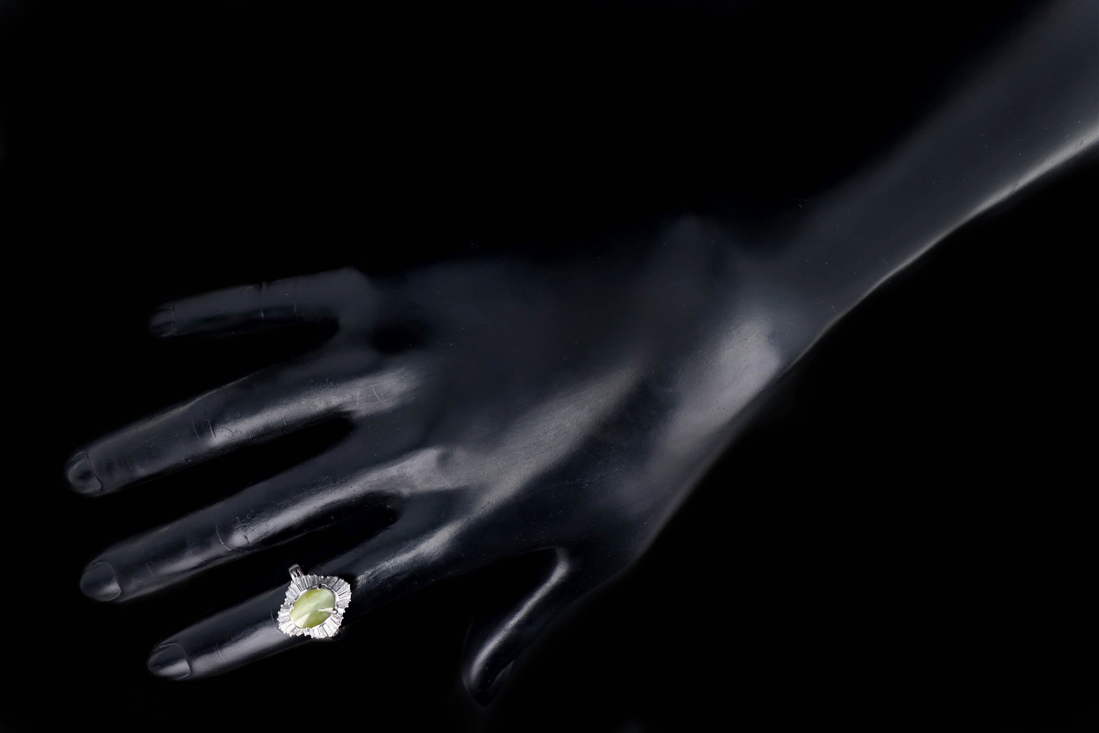 Retro Platinum 3.05 Carat Cat's Eye Chrysoberyl & Baguette Diamond Fan Ring - Queen May