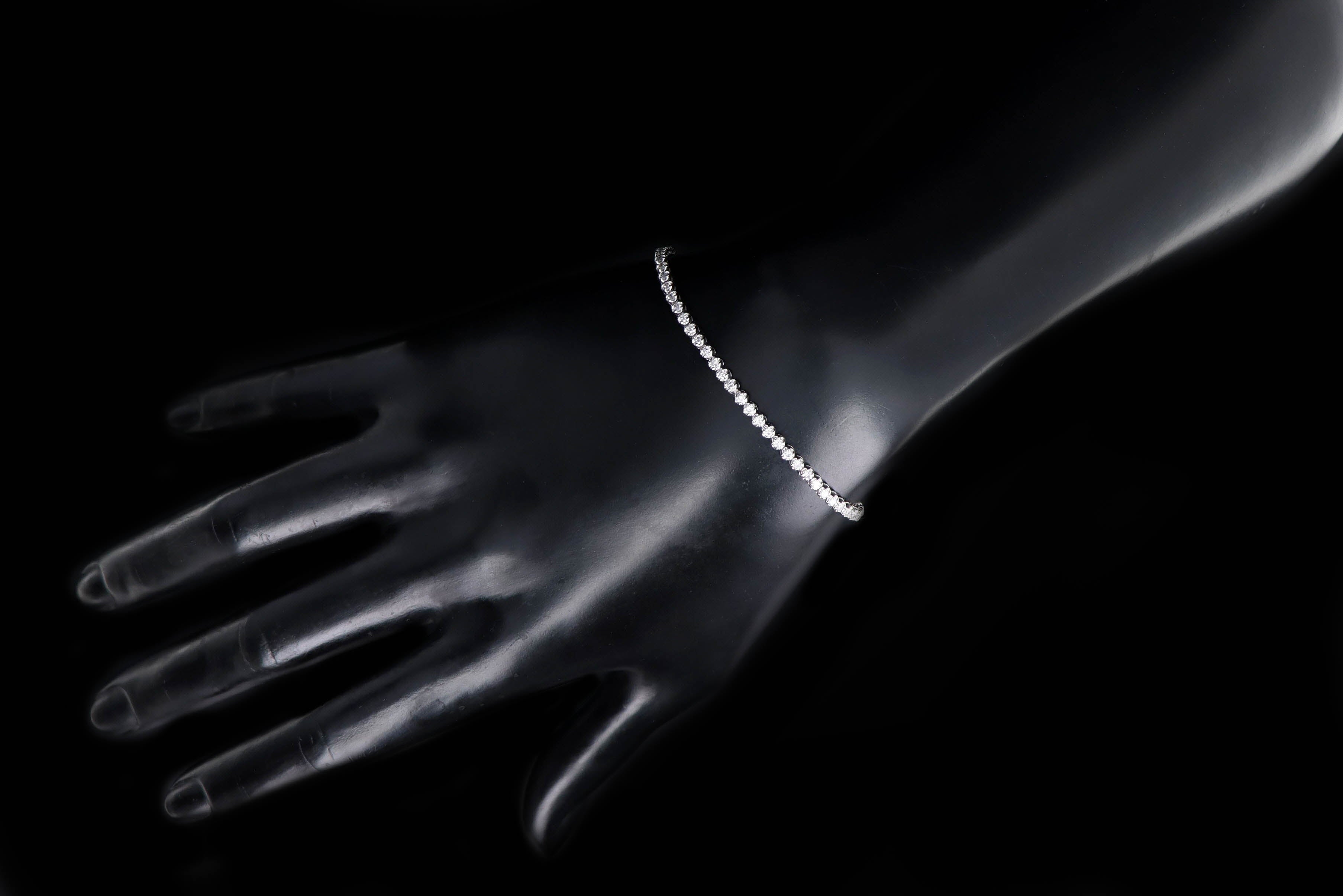 14K White Gold 1.44 Carat Total Weight Round Brilliant Diamond Tennis Bracelet - Queen May