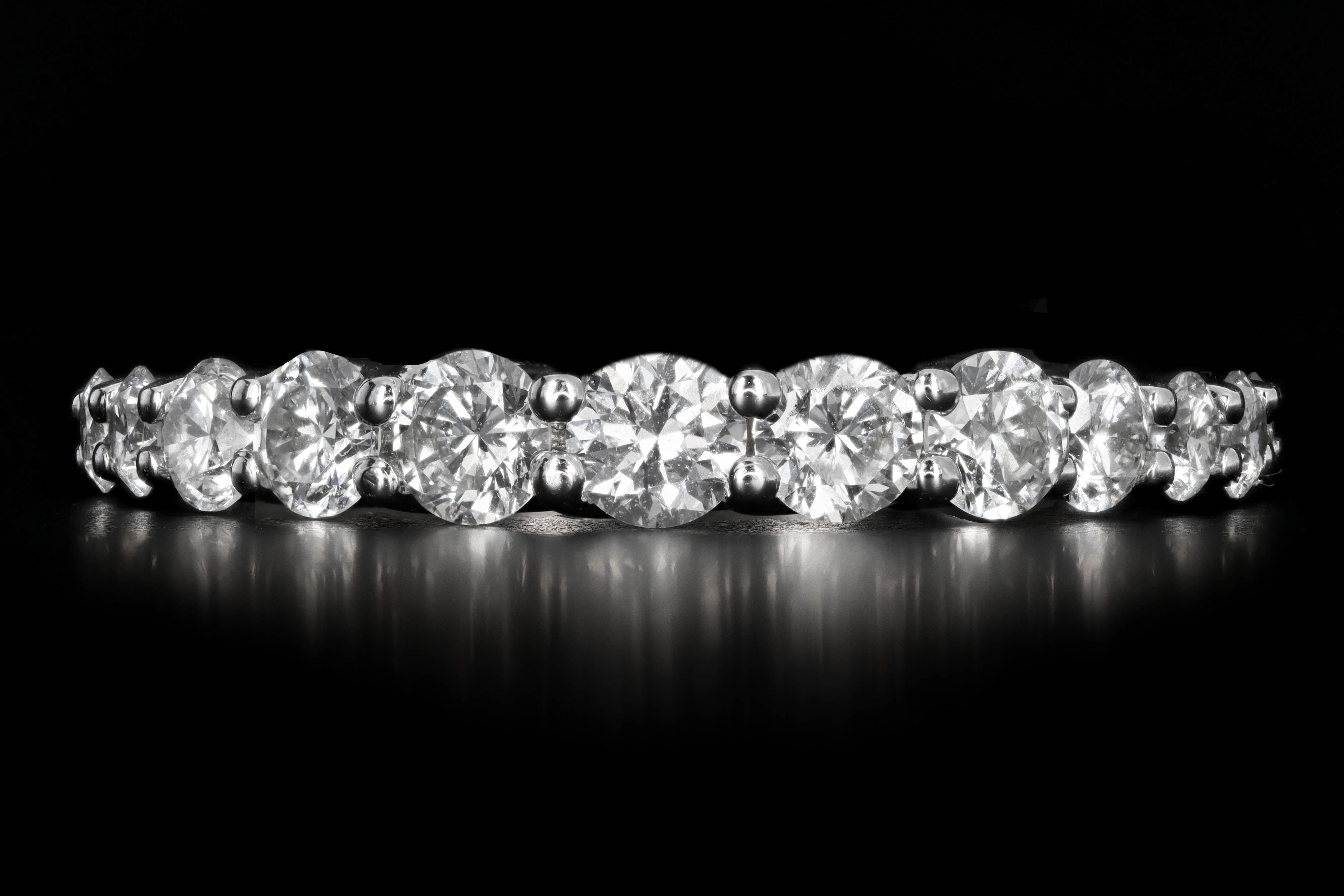 14K Gold 0.75 Carat Round Brilliant Diamond Graduated Stackable Wedding Band - Queen May