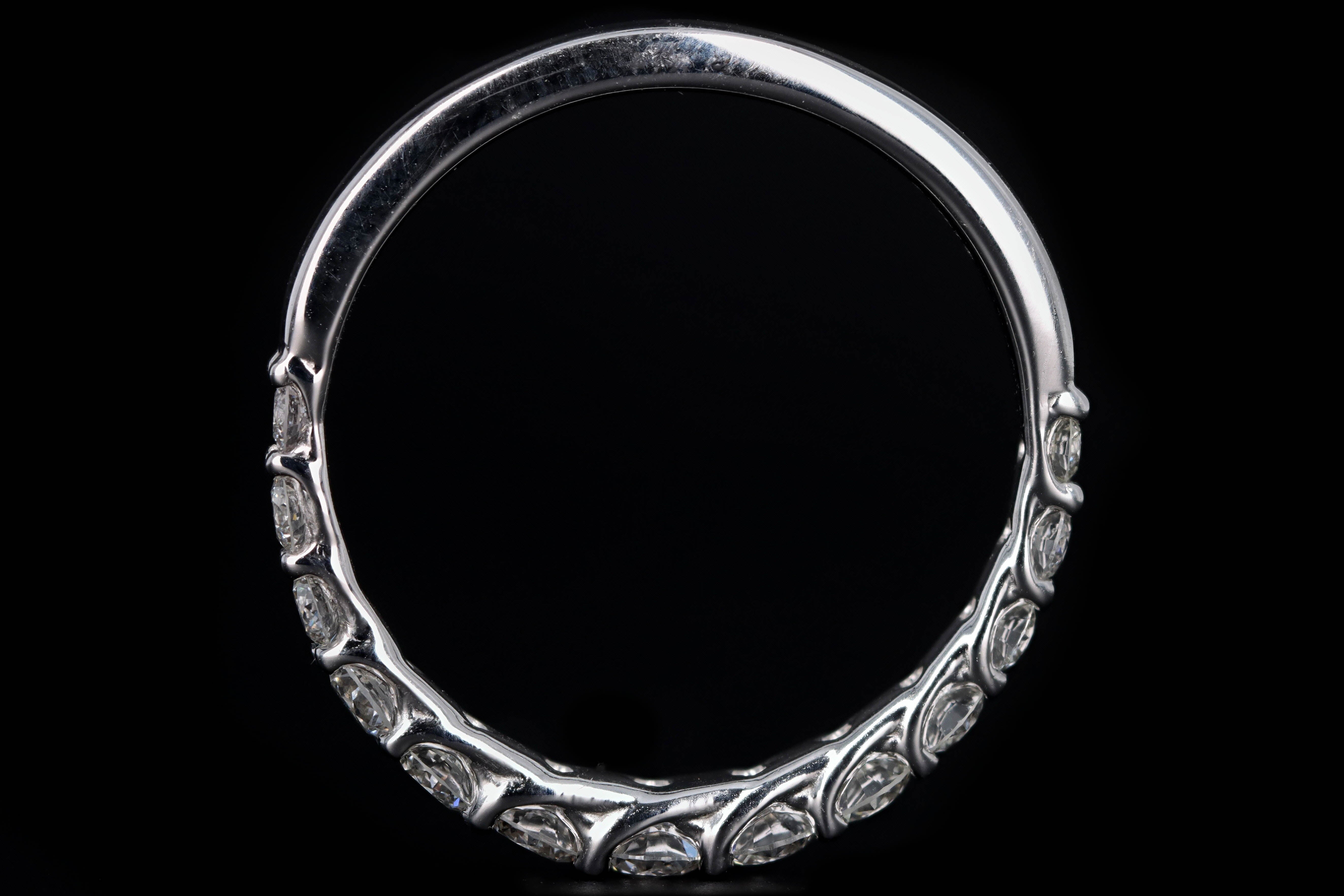 14K Gold 0.75 Carat Round Brilliant Diamond Graduated Stackable Wedding Band - Queen May