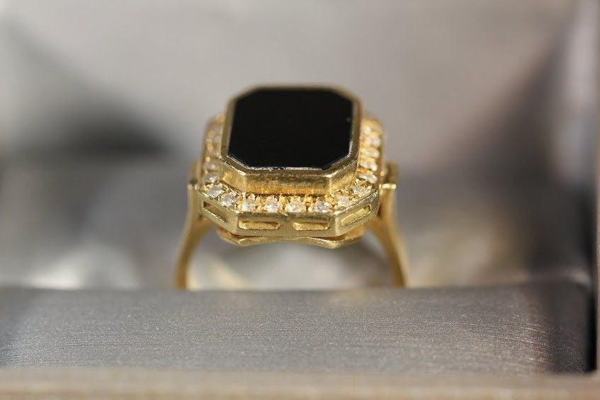 Authentic La Triomphe 18K Gold Diamond & Onyx Ring - Queen May