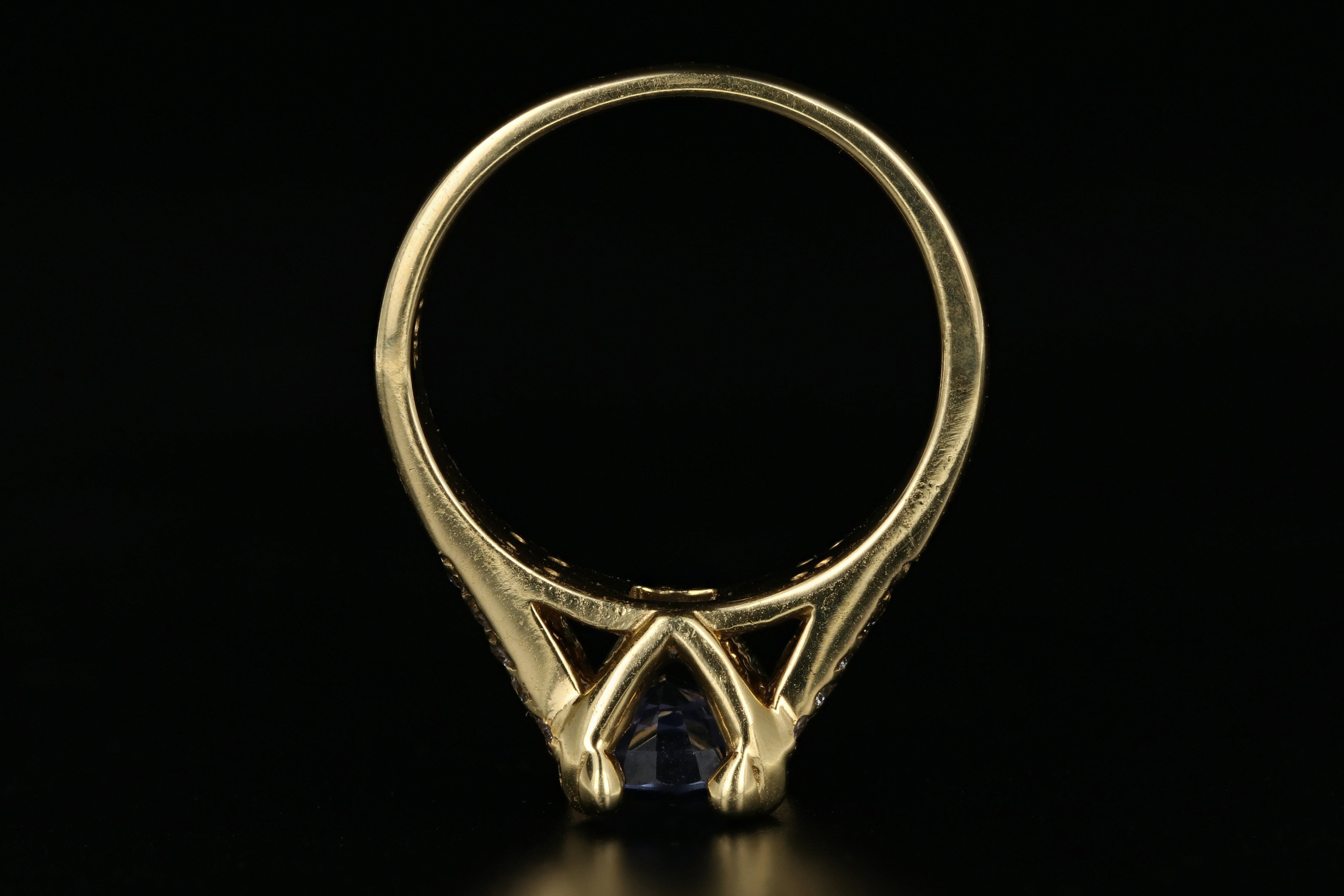 Modern 18K Yellow Gold 1.5 Carat Natural Ceylon Sapphire and Diamond Ring - Queen May
