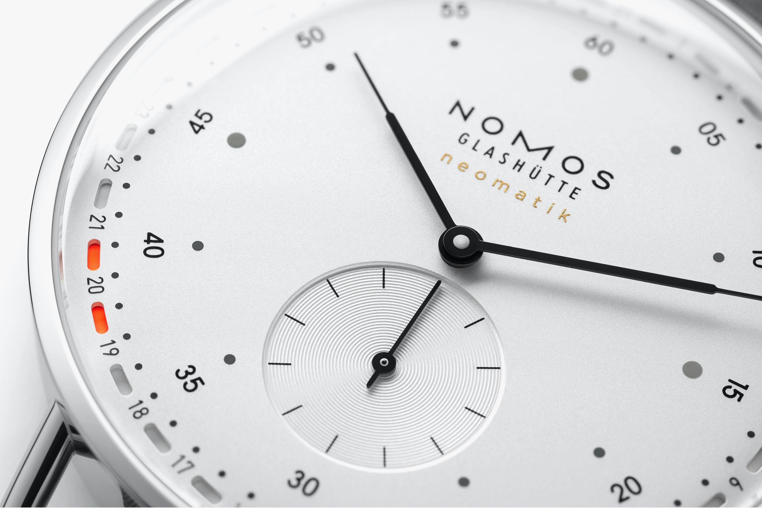 Nomos Glashütte Metro Neomatik 41 Update - Queen May