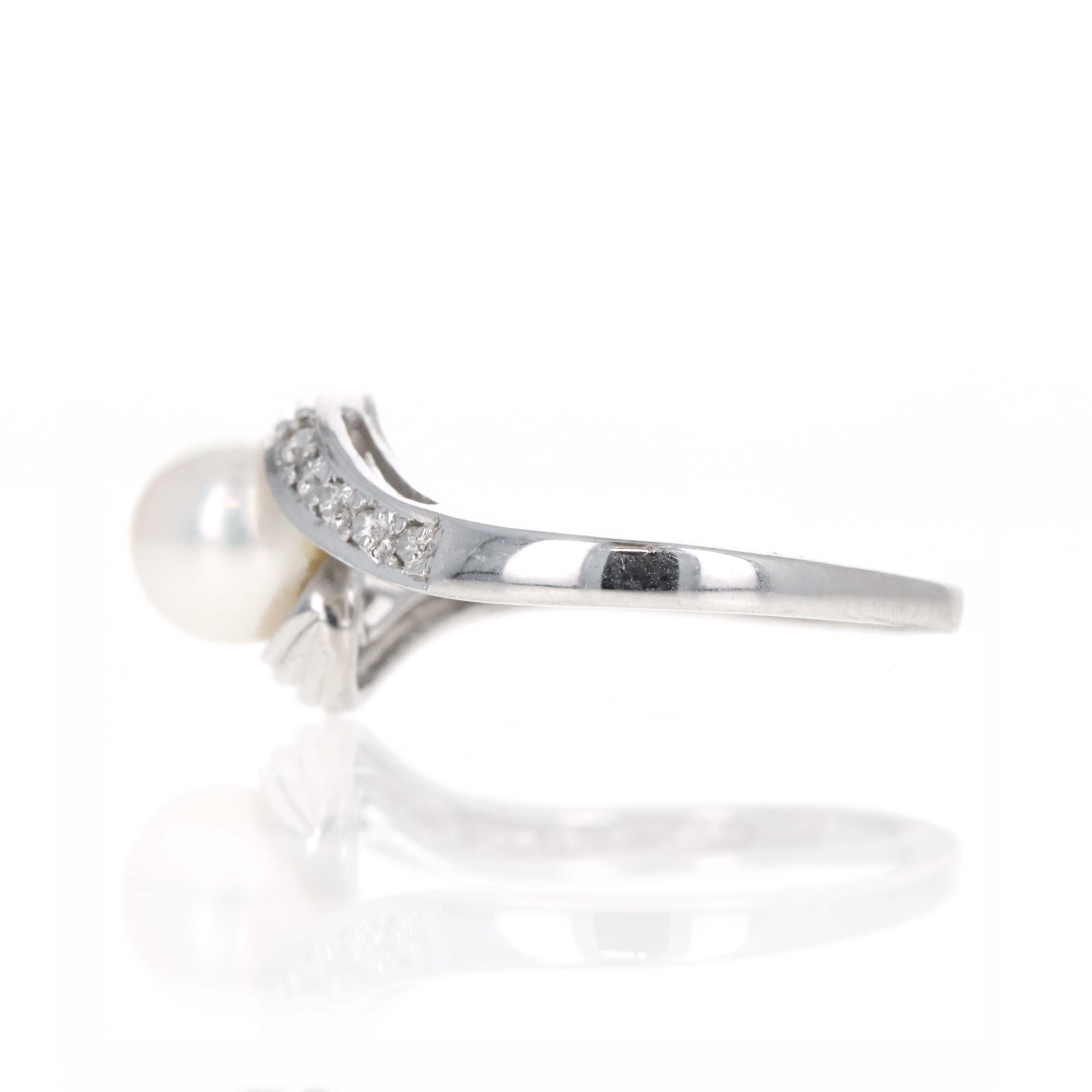 14K White Gold 6.5 MM Cultured Pearl Diamond Ring
