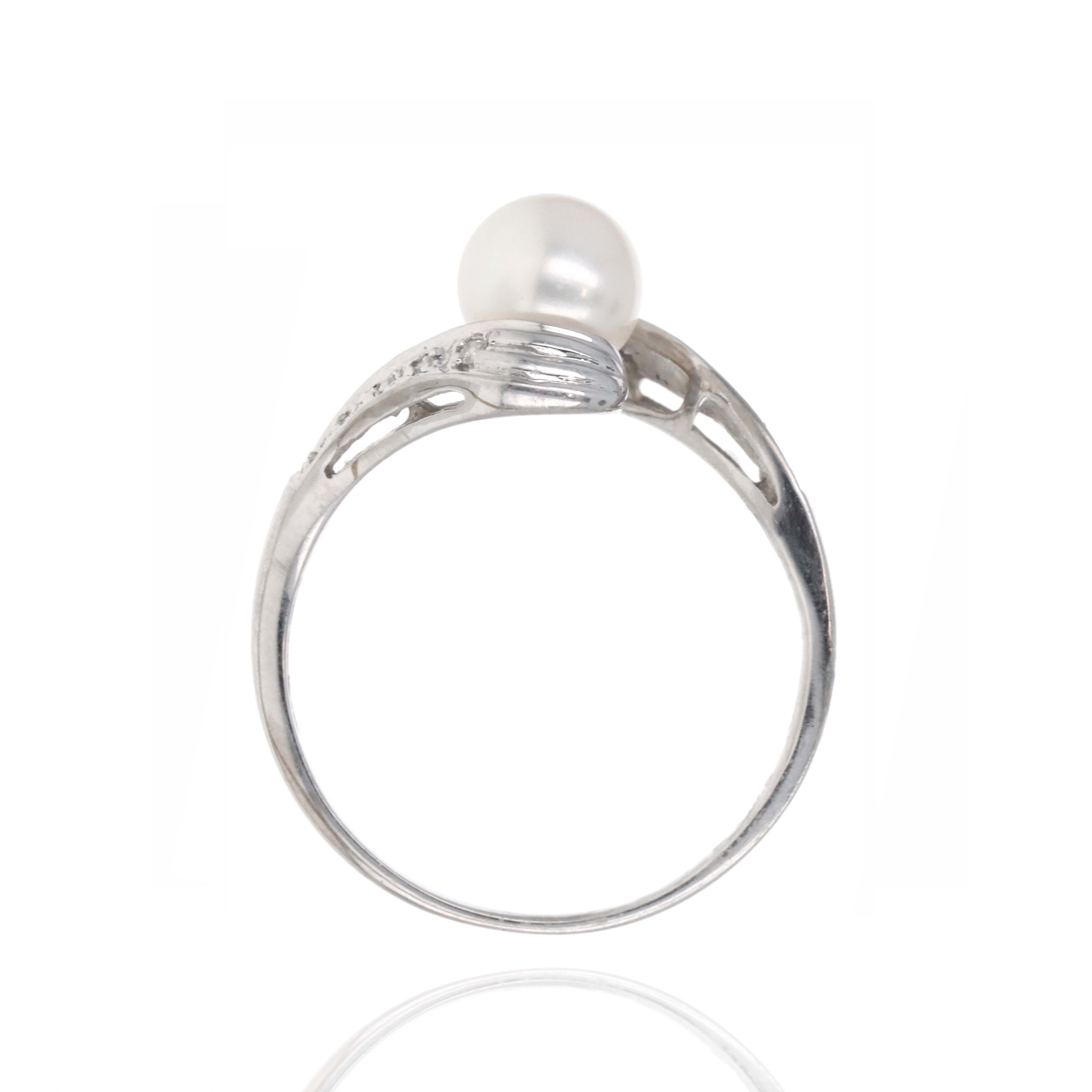 14K White Gold 6.5 MM Cultured Pearl Diamond Ring