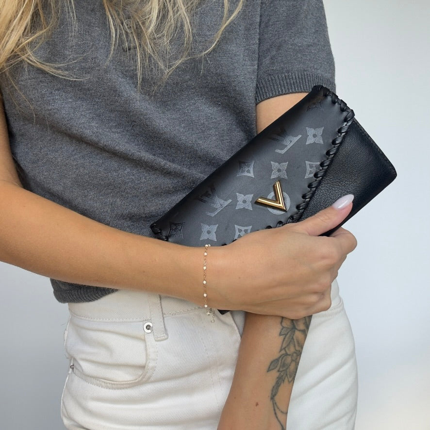 Louis Vuitton Cuir Plume Very Wallet Black - Queen May