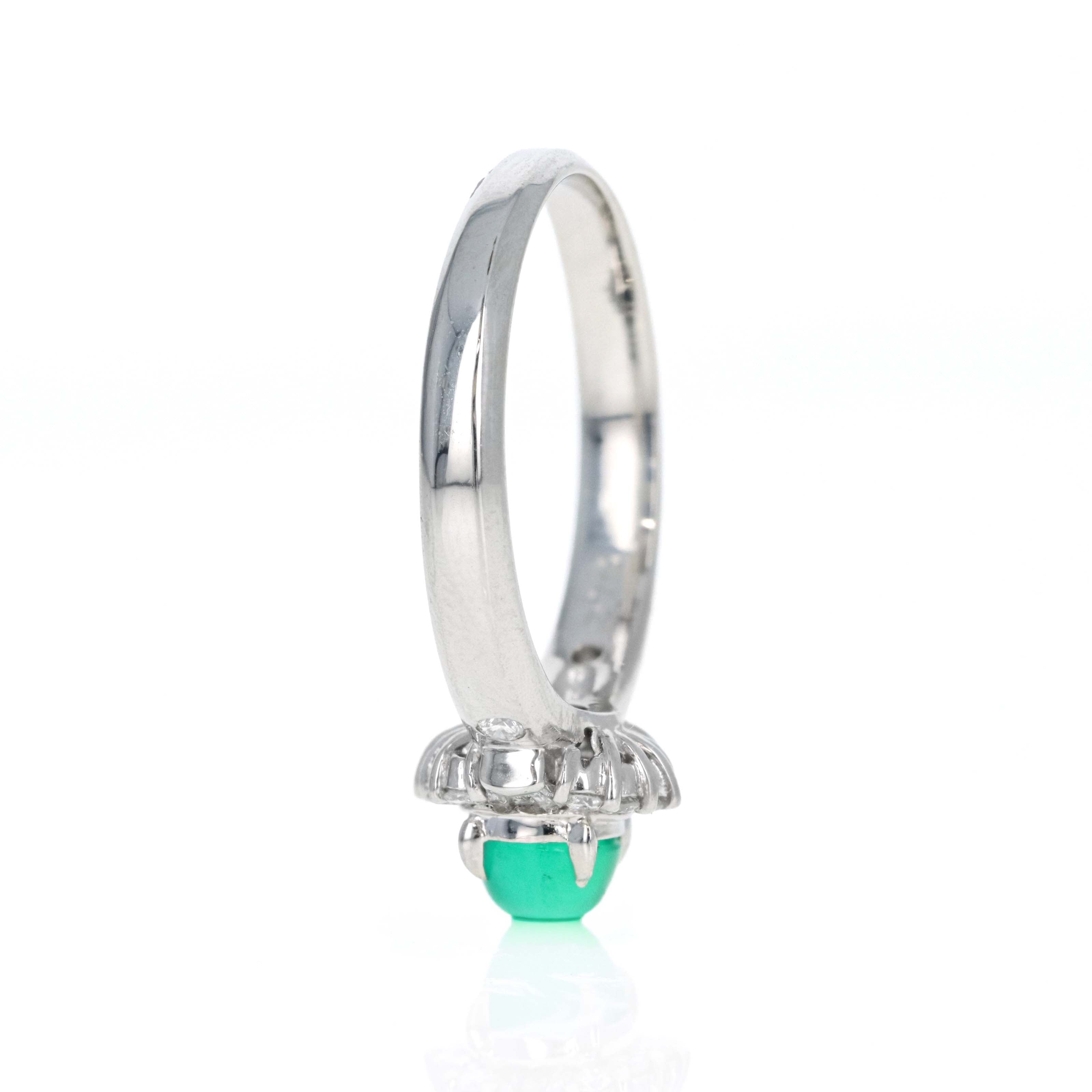 Platinum 0.78 Carat Round Cabochon Emerald Diamond Accented Fan Ring - Queen May
