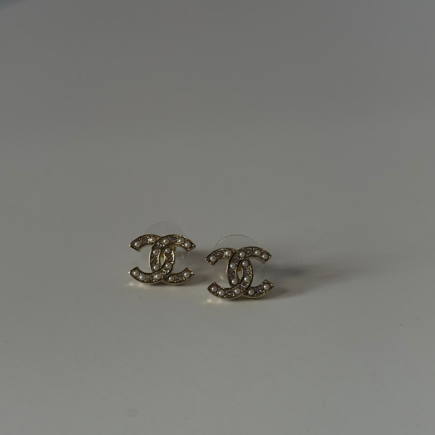 Chanel CC Crystal and Pearl Logo Stud Earrings - Queen May