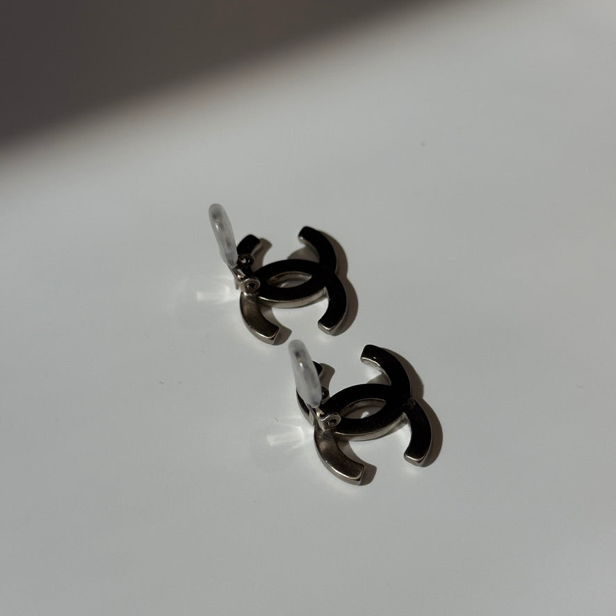 2009 Chanel Silver Tone Baguette Crystal CC Clip On Earrings - Queen May