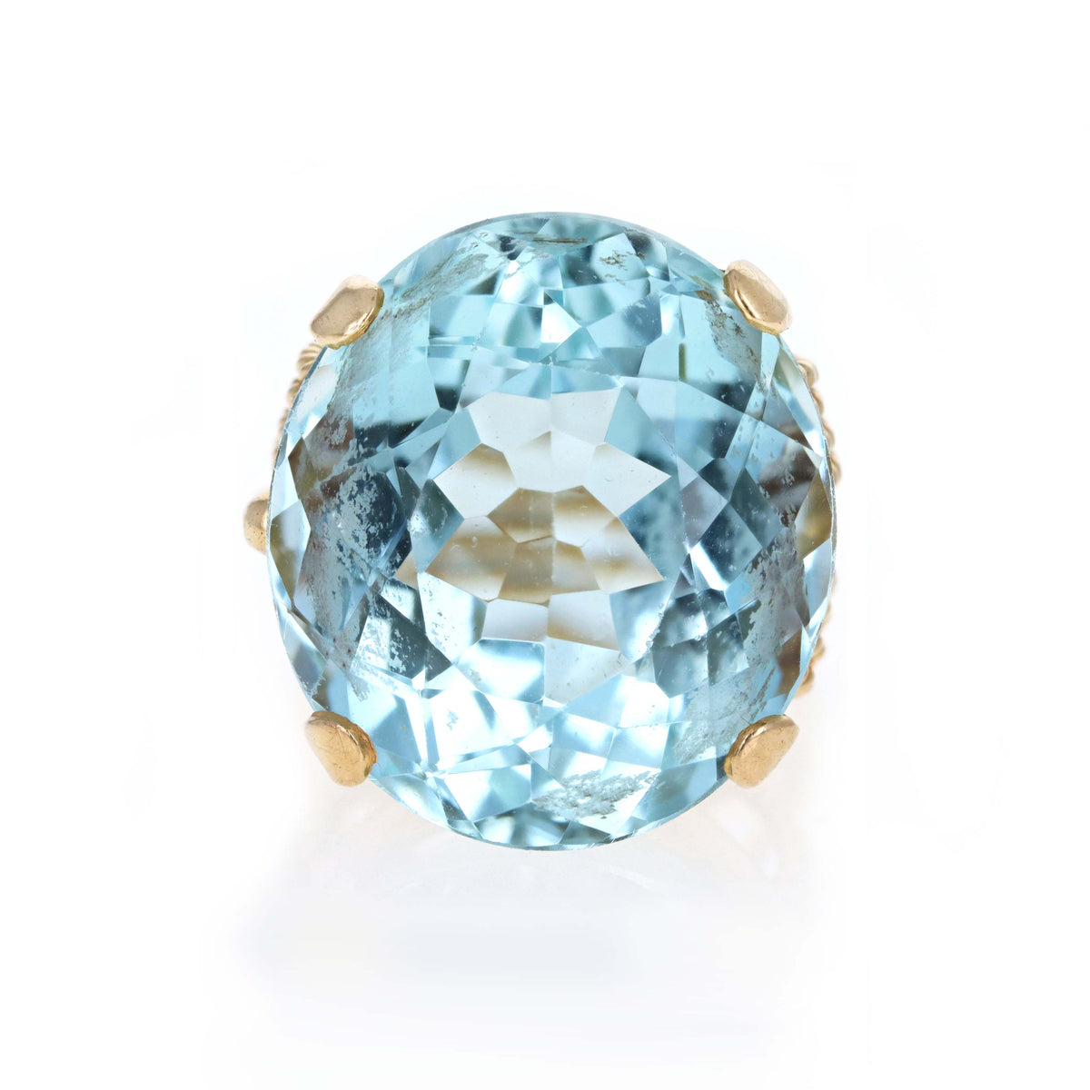 18K Yellow Gold 30 Carat Oval Aquamarine Cocktail Ring - Queen May