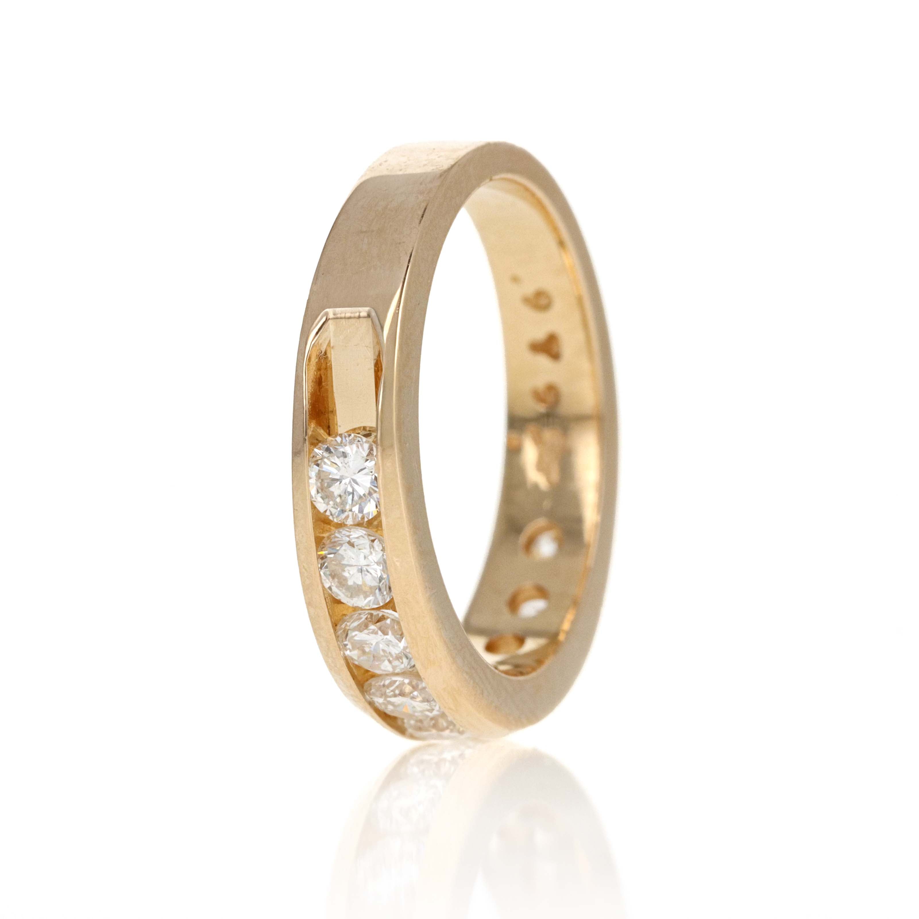14K Yellow Gold 0.90 Carat Round Brilliant Diamond Wedding Band