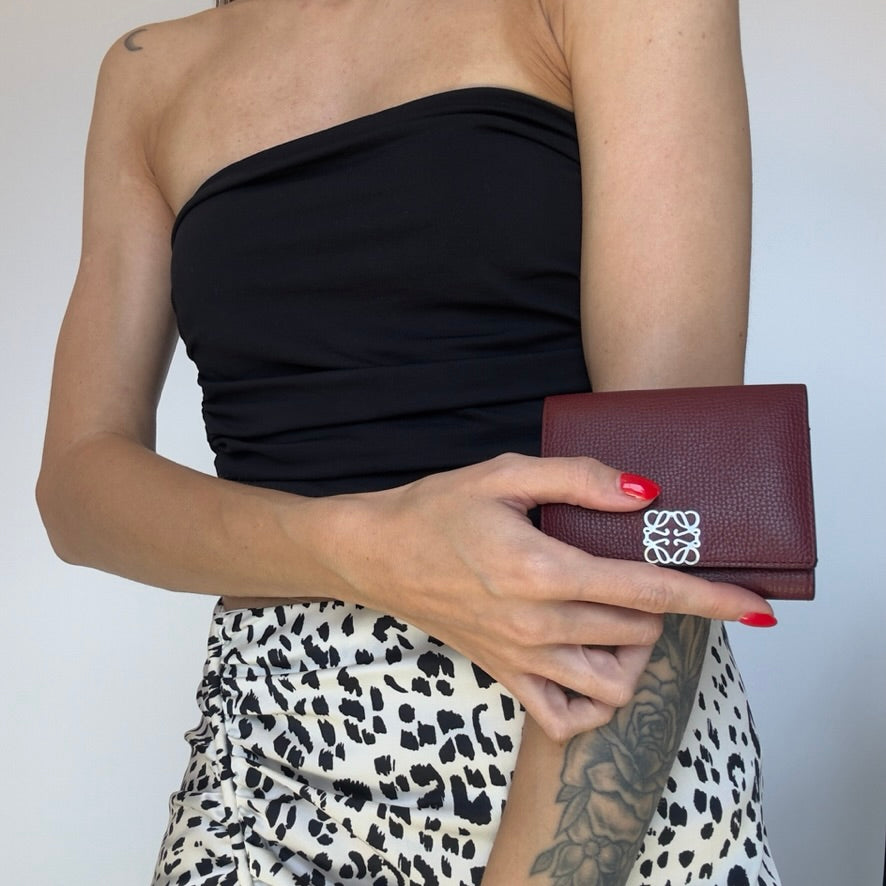 Loewe Anagram Trifold Wallet in Pebble Grained Calfskin - Queen May
