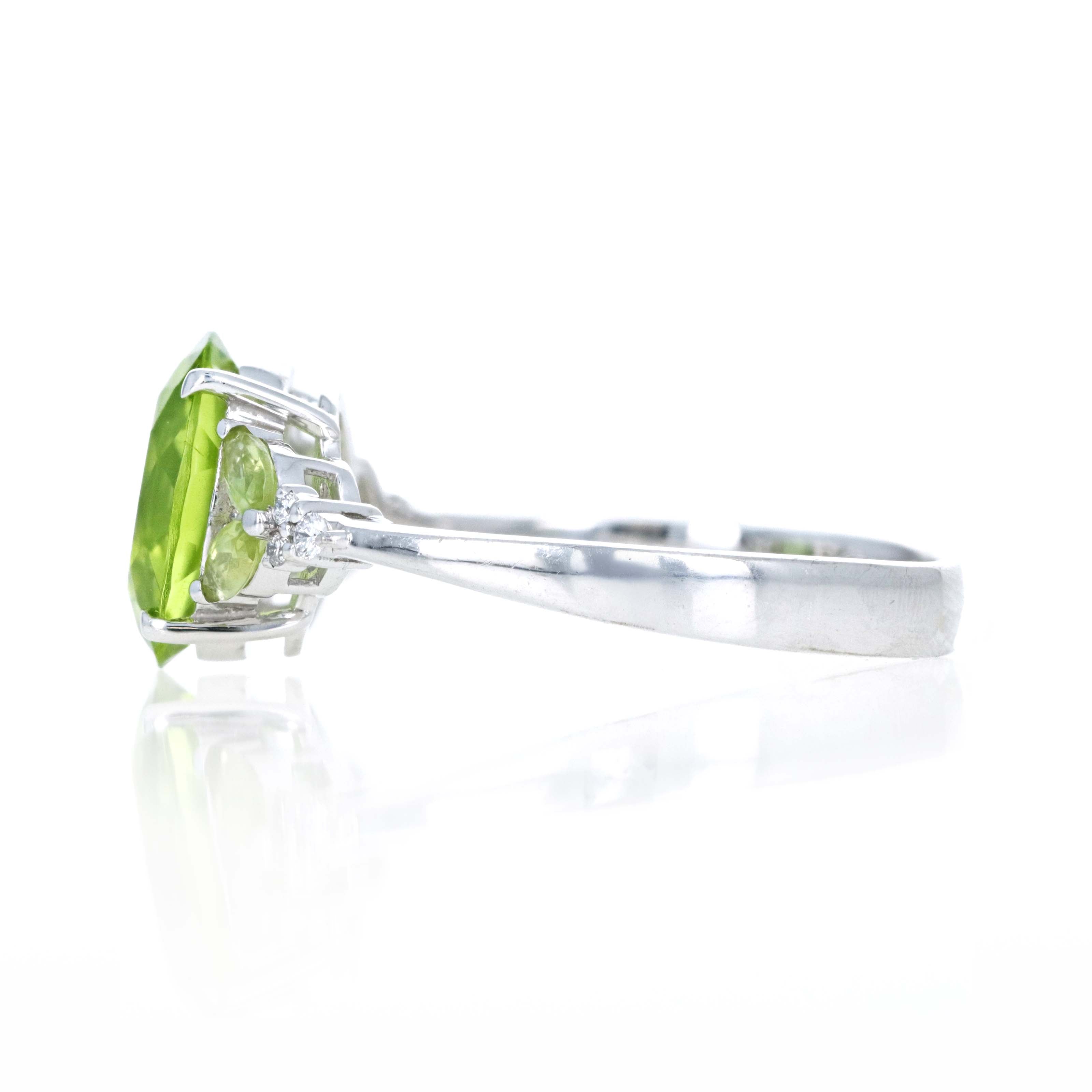 18K White Gold 3.29 Carat Peridot Diamond Accented Ring