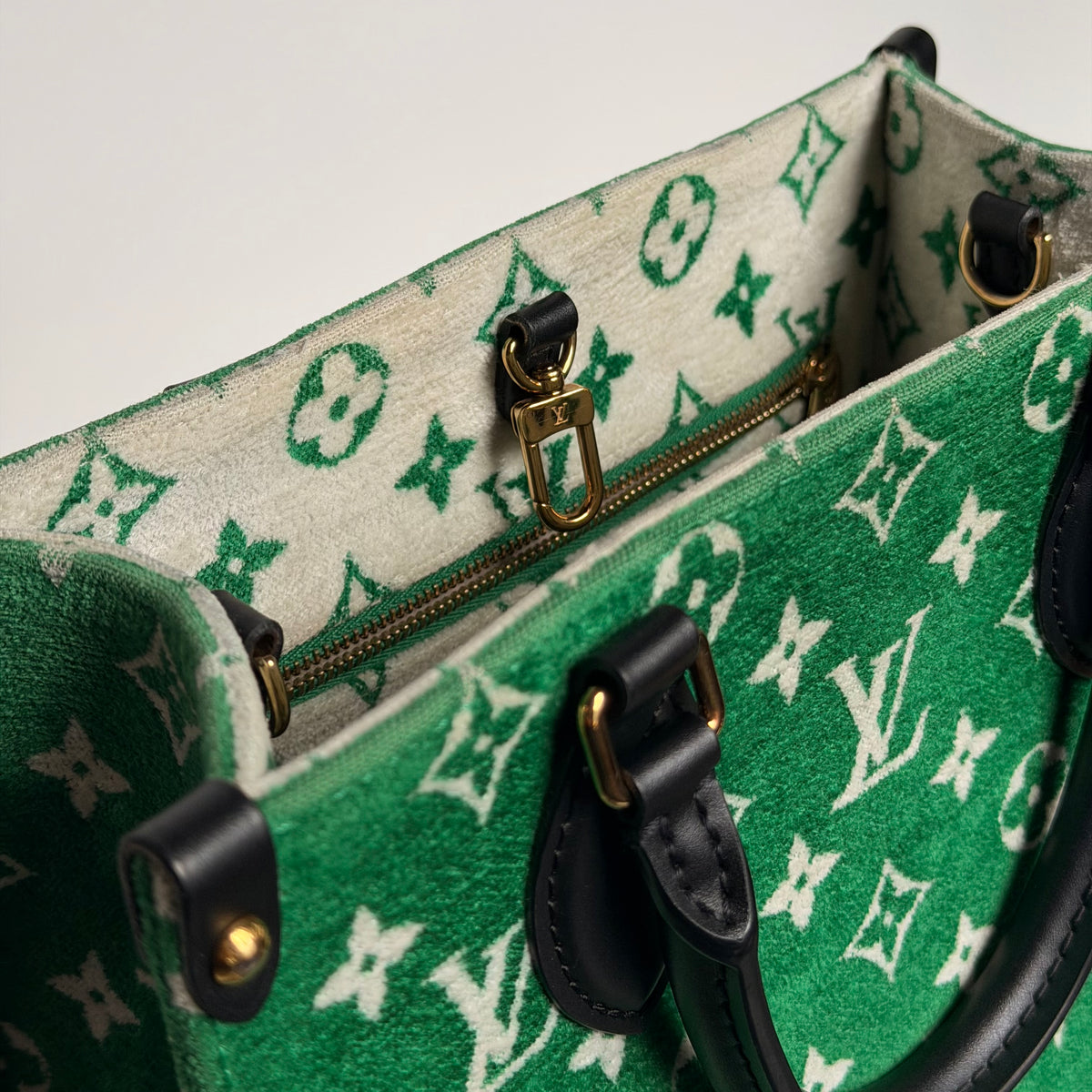 Louis Vuitton On The Go PM LV Match