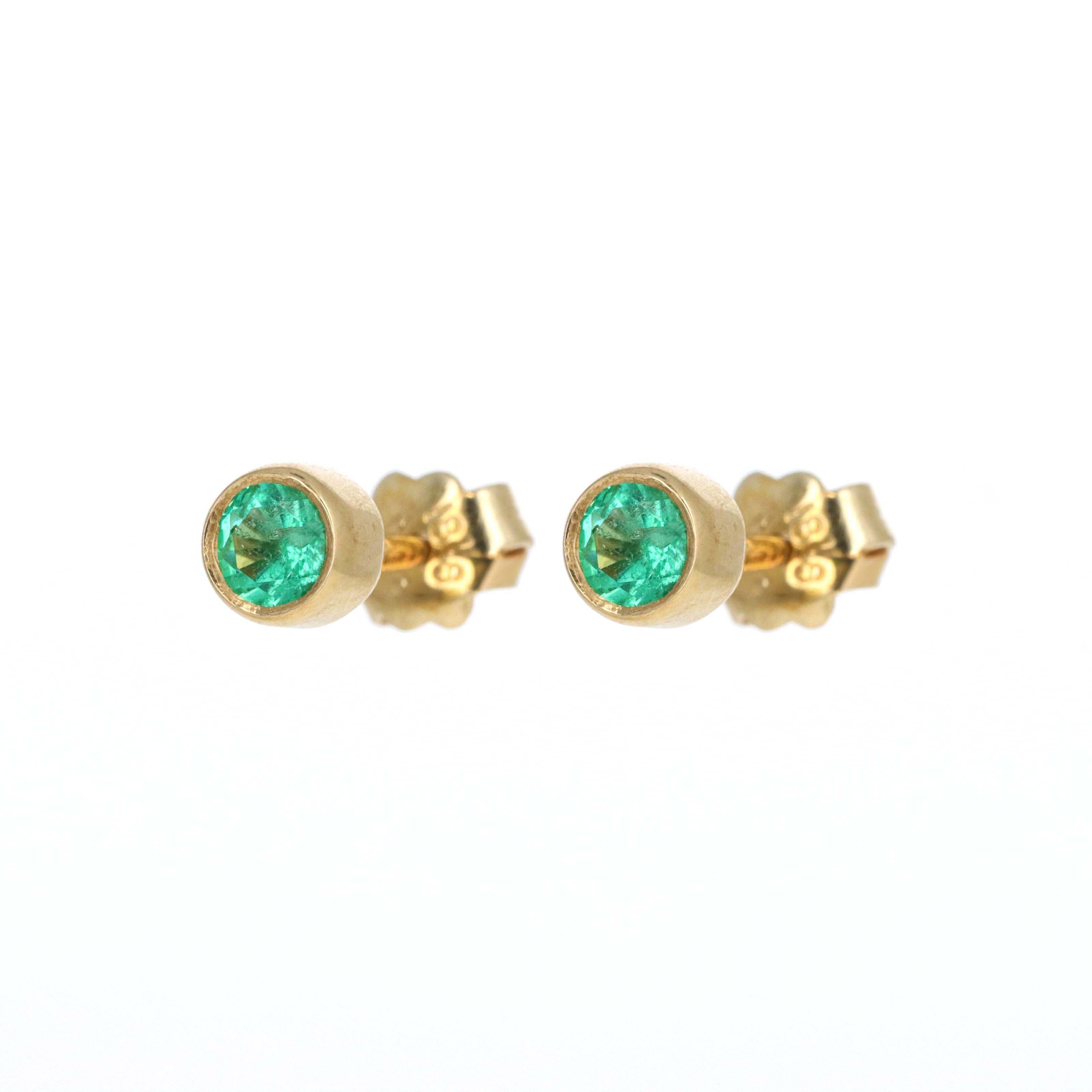 18K Yellow Gold 0.40 Carat Emerald Bezel Stud Earrings - Queen May