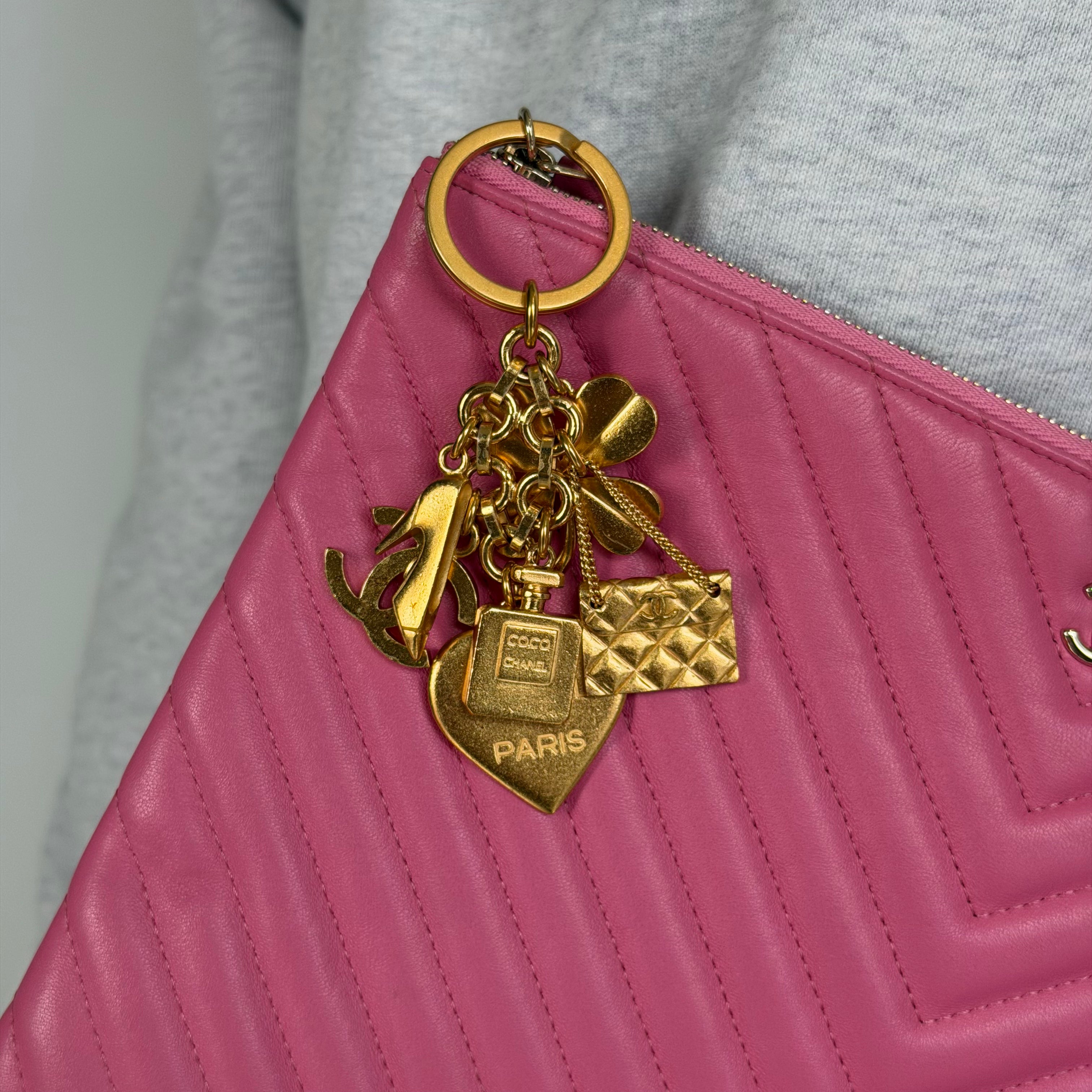 Vintage Chanel Gold Tone Multi-Charm Keyring - Queen May