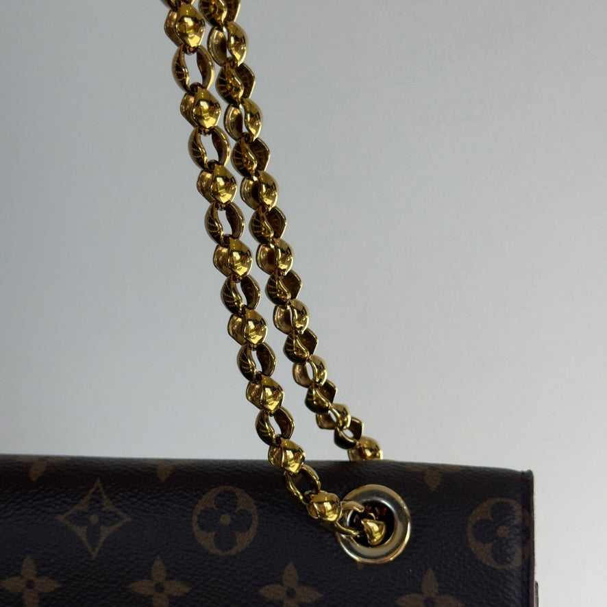 Louis Vuitton Victoire In Raisin - Queen May