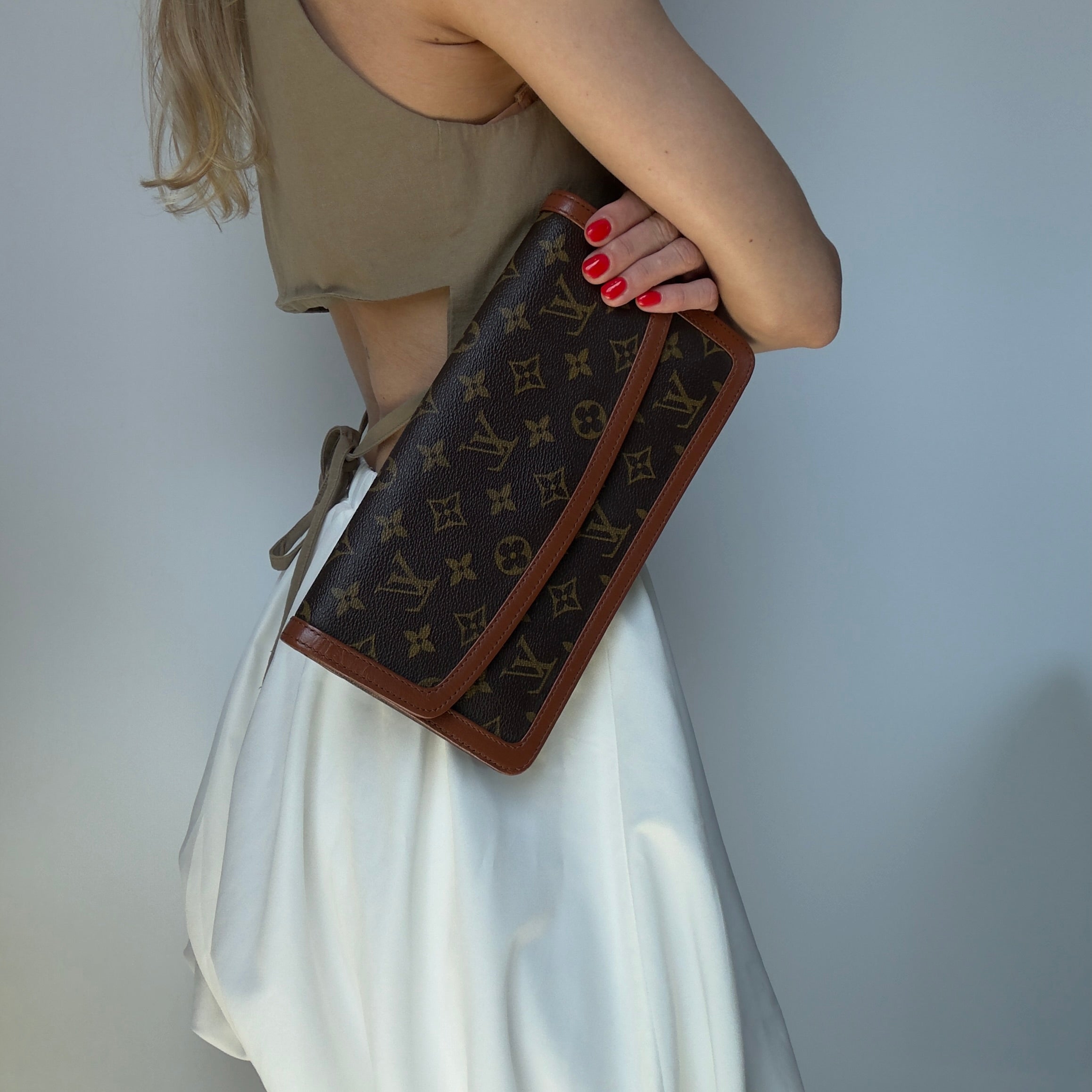 Vintage Louis Vuitton Dame Monogram Pochette Clutch - Queen May