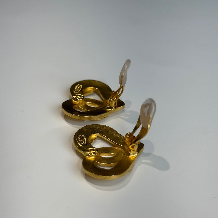 Chanel 1995 Matte Heart Earrings - Queen May