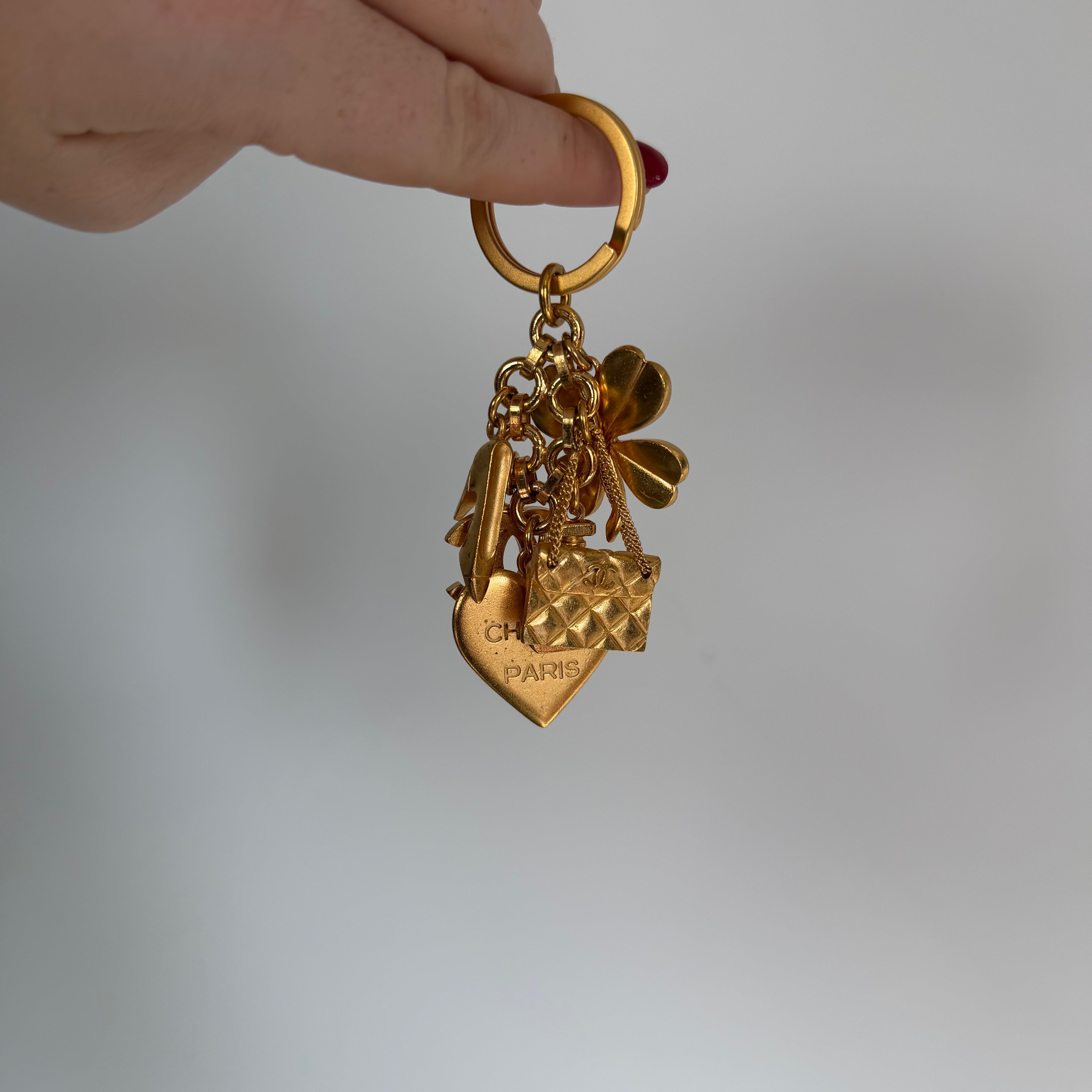 Vintage Chanel Gold Tone Multi-Charm Keyring - Queen May