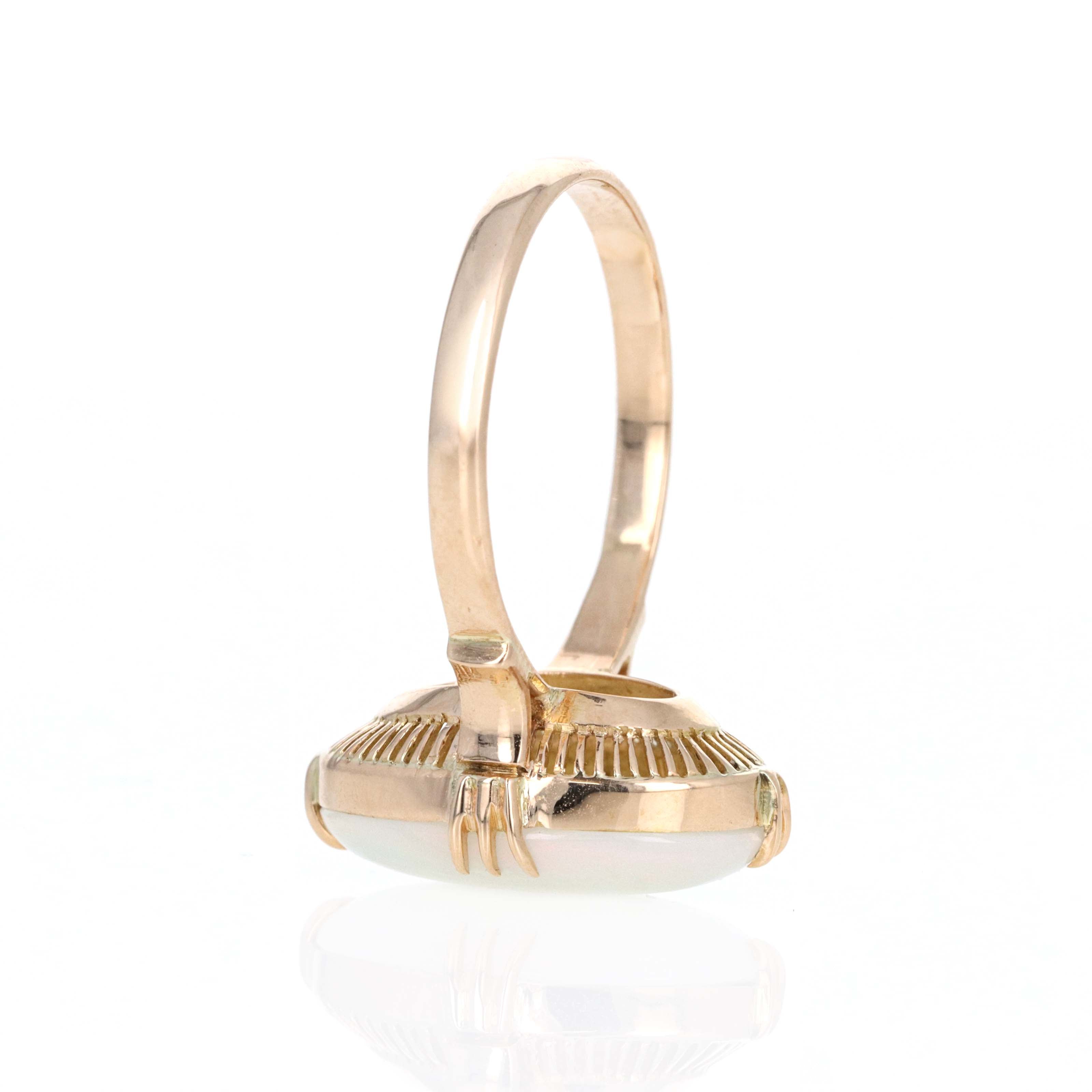 Vintage 18K Yellow Gold 3.2 Carat Opal Ring