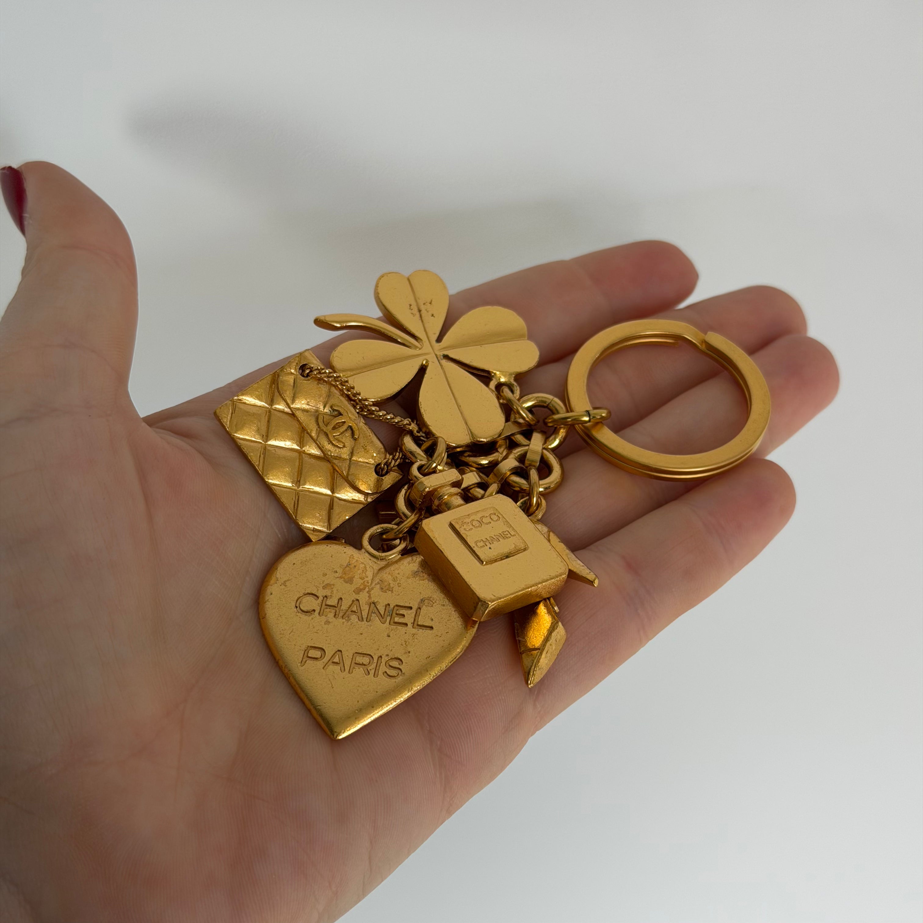 Vintage Chanel Gold Tone Multi-Charm Keyring - Queen May