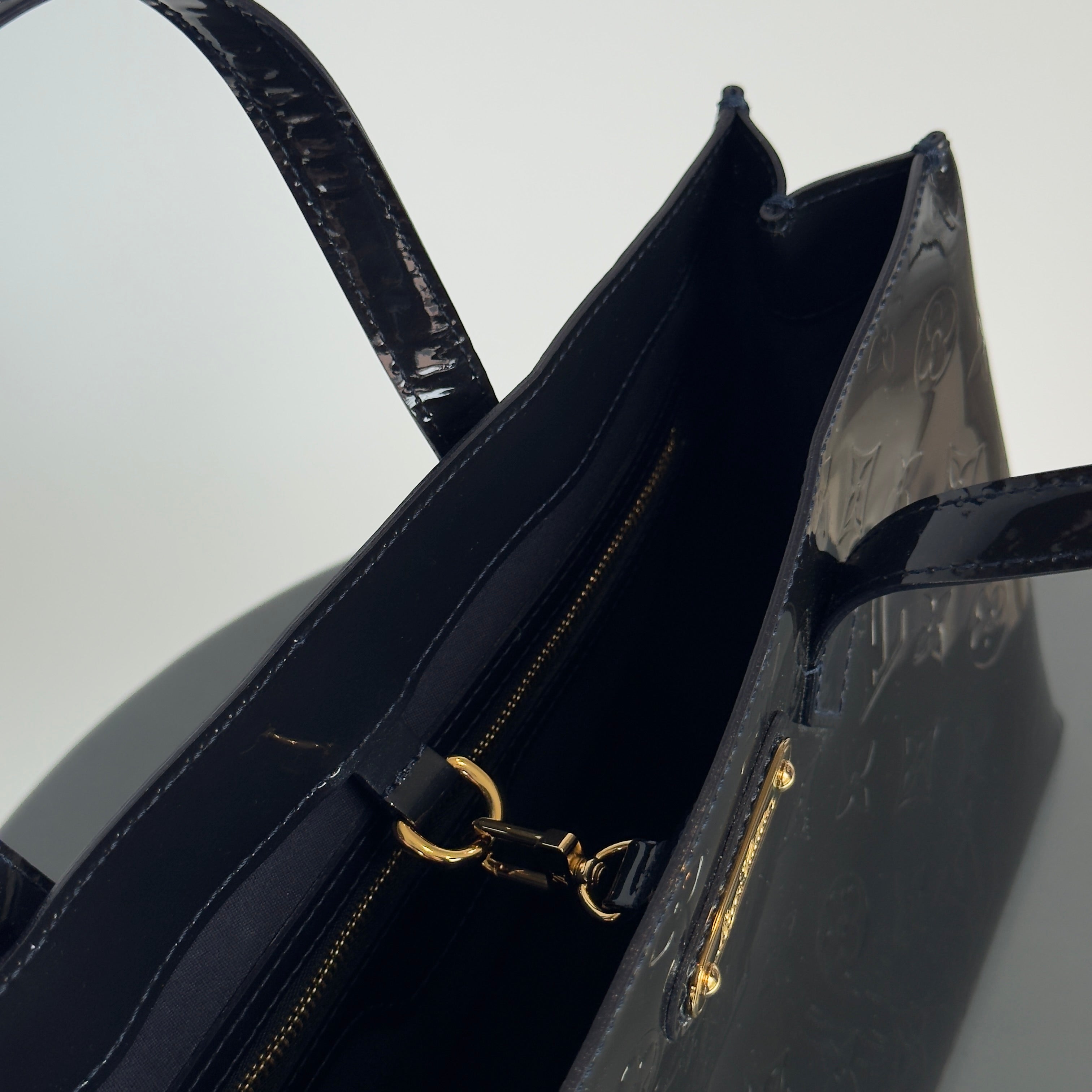 Louis Vuitton Black Vernis Wilshire - Queen May