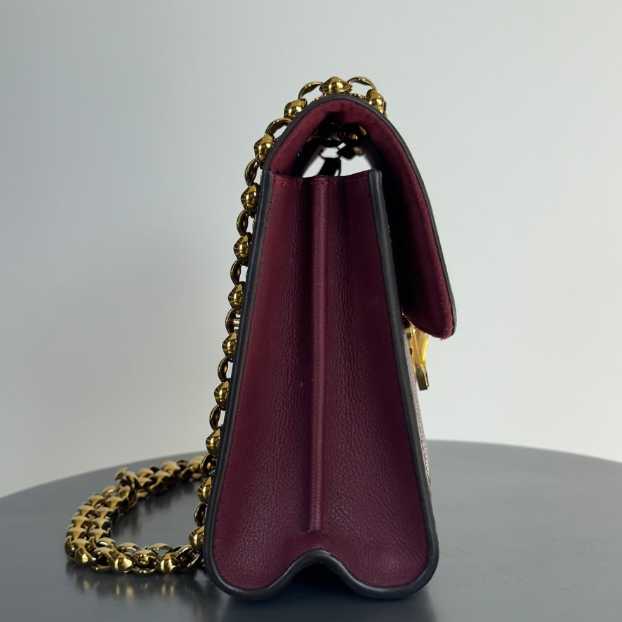 Louis Vuitton Victoire In Raisin - Queen May