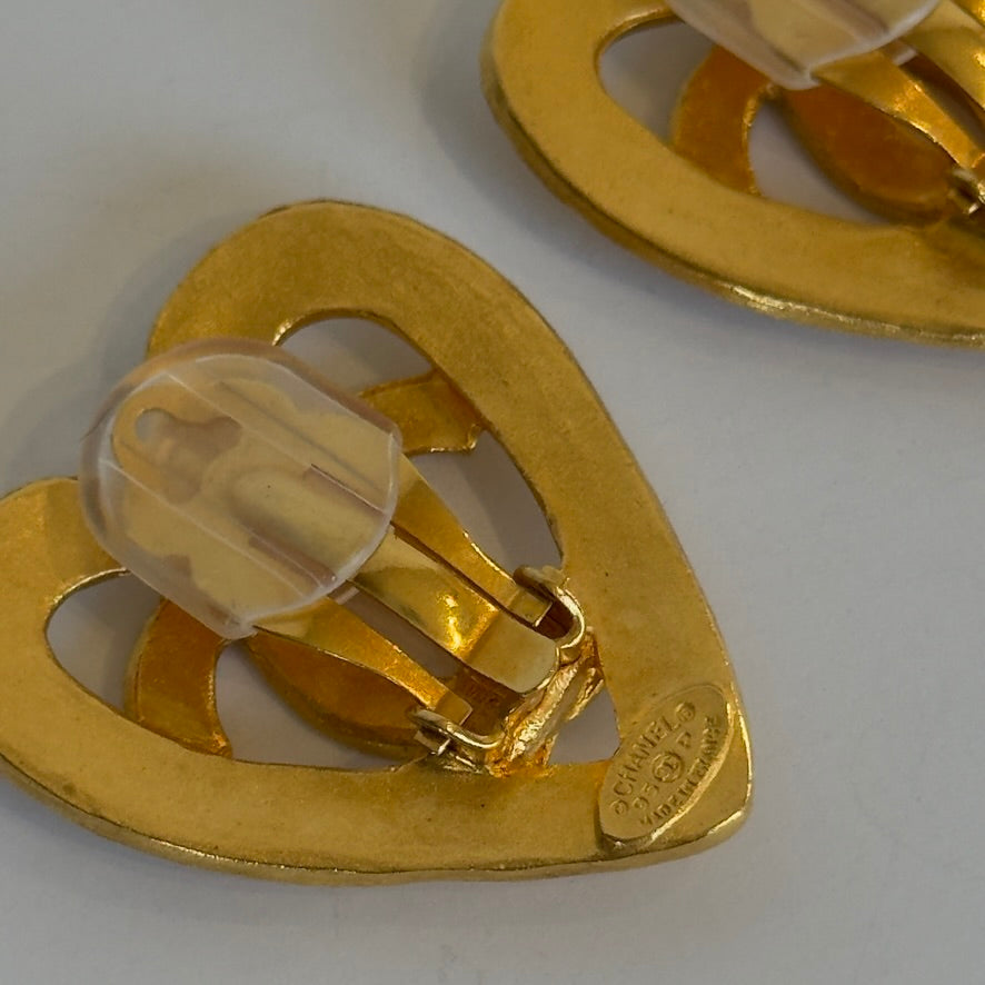 Chanel 1996 Matte Heart Earrings - Queen May