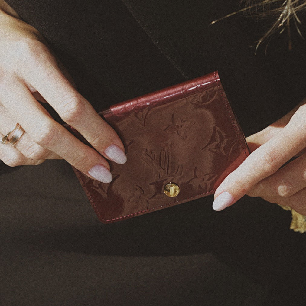 Louis Vuitton Vernis Card Holder - Queen May