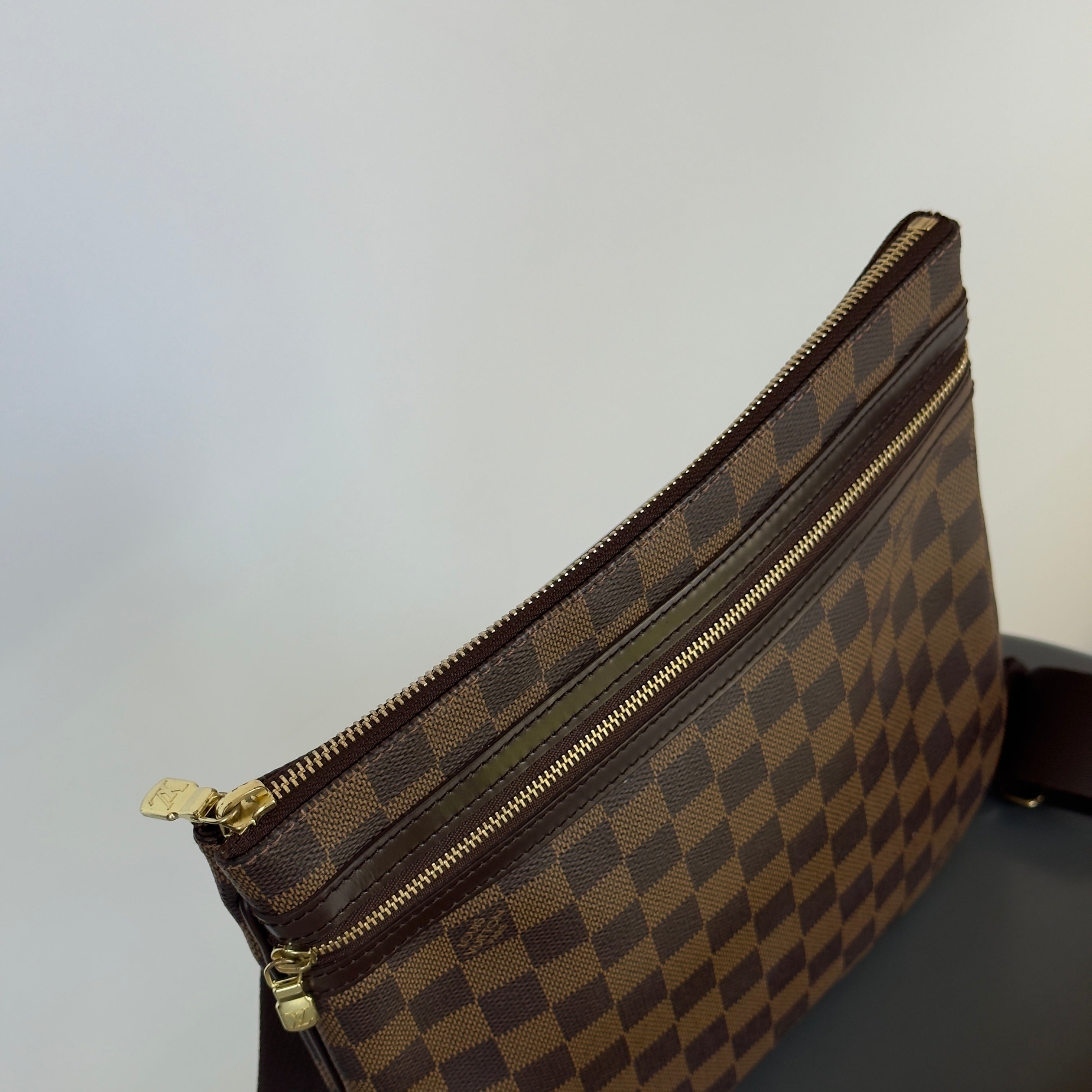 Louis Vuitton Bosphore Damier Ebene Pochette - Queen May