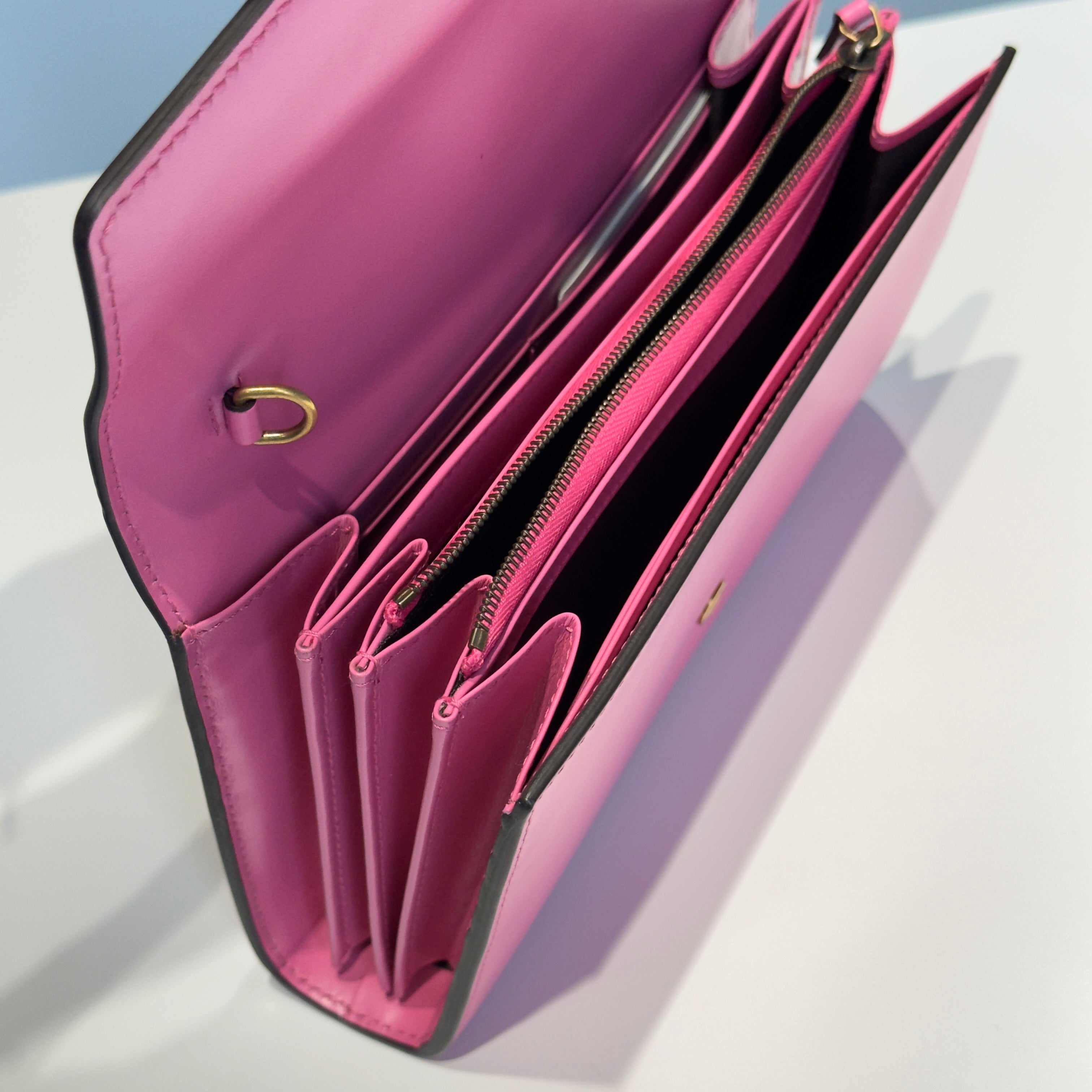 Gucci GG Marmont Chain Wallet Barbie Pink - Queen May