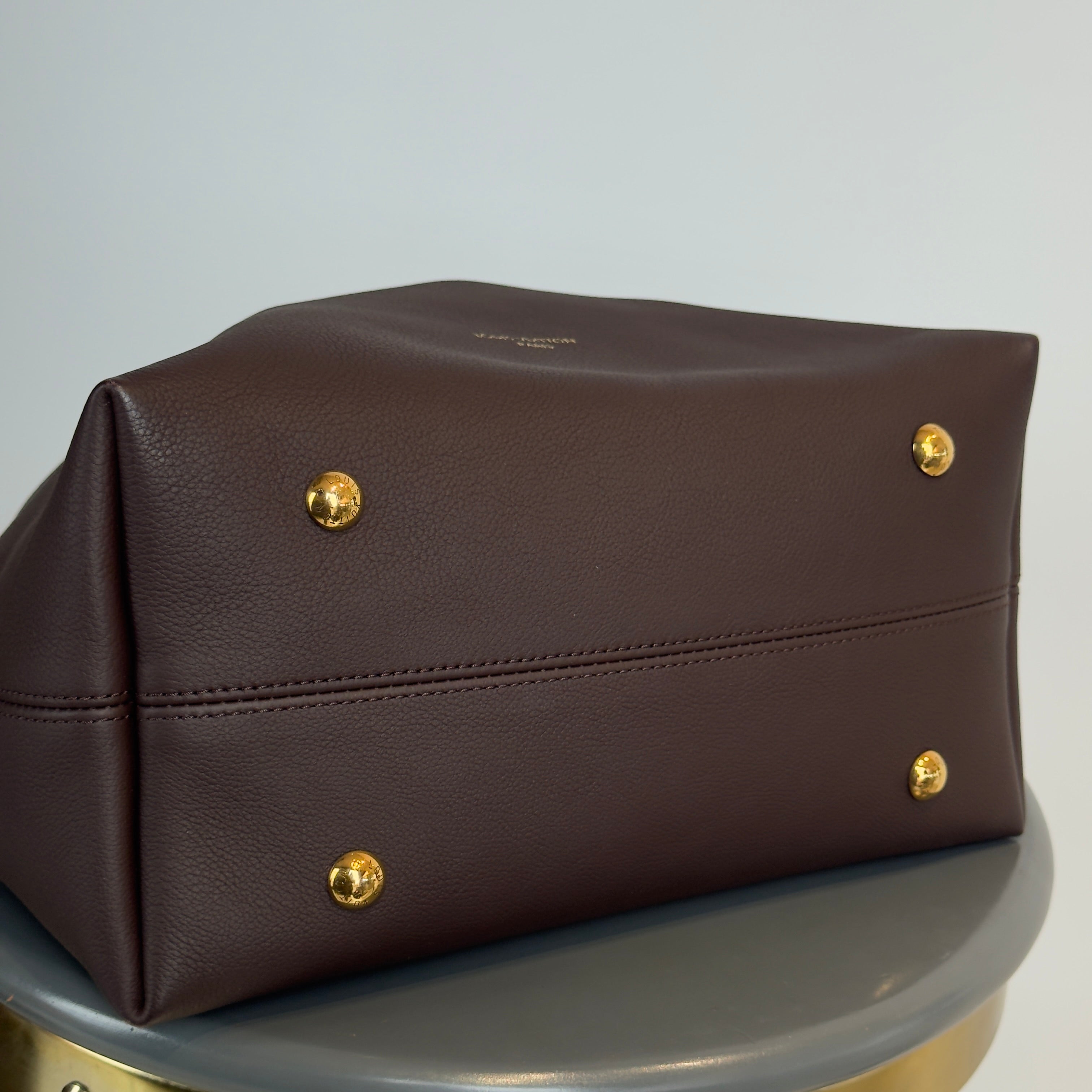 Louis Vuitton Hobo MM Wine - Queen May