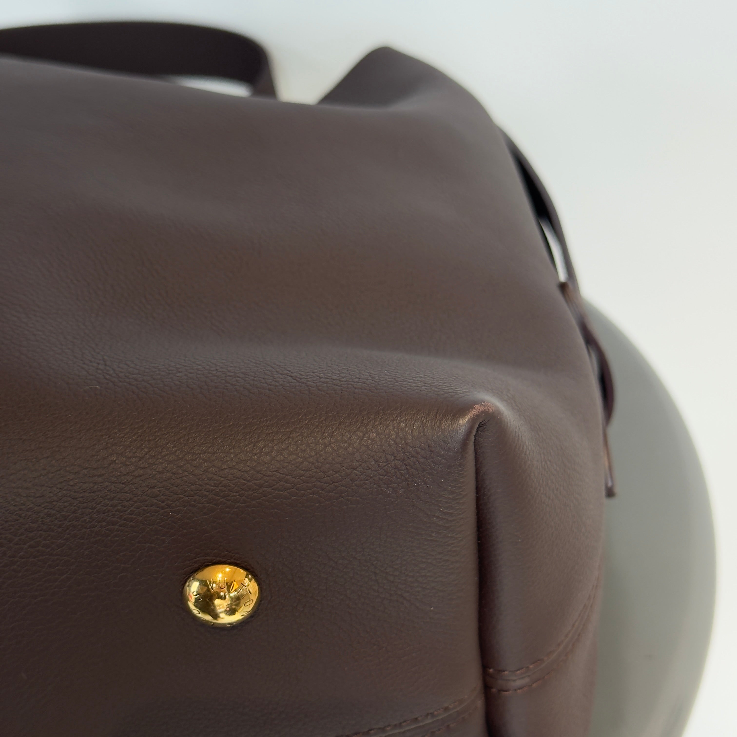 Louis Vuitton Hobo MM Wine - Queen May