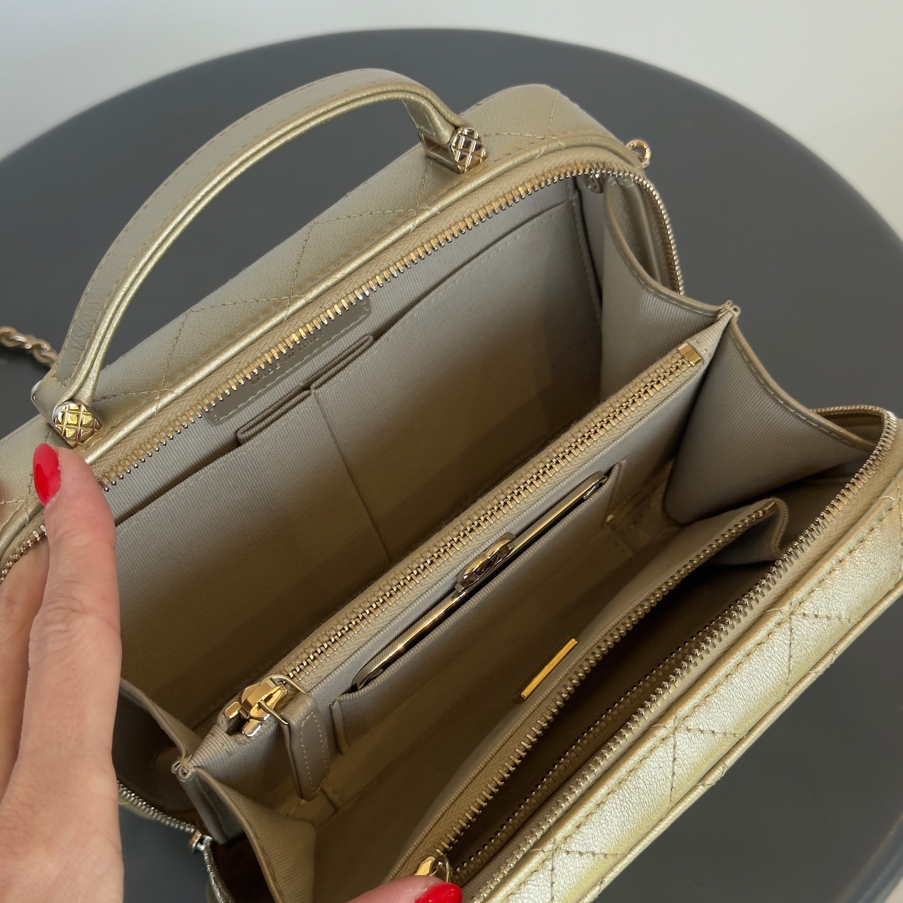 Chanel 22P Top Handle Vanity Case With Mirror - Queen May