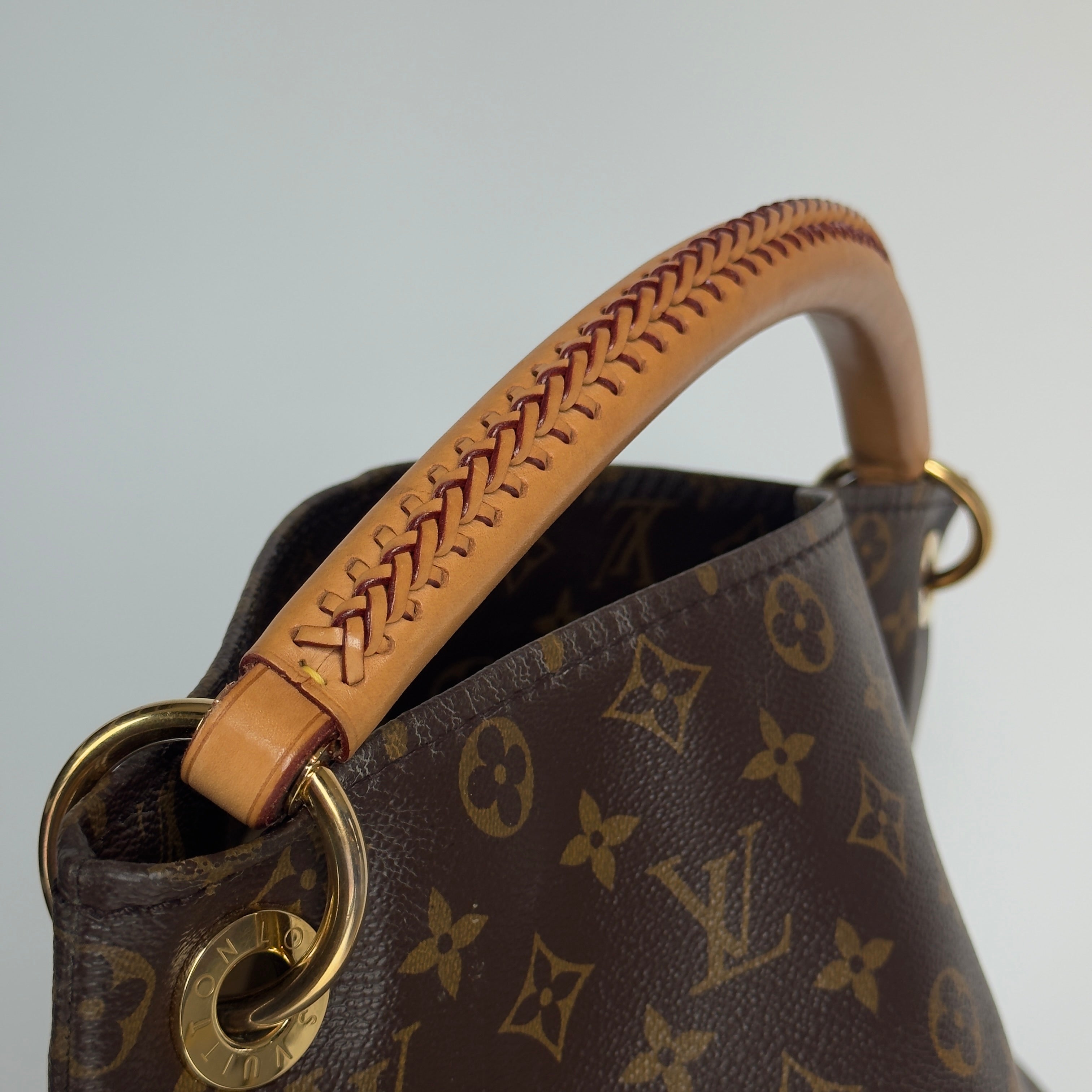 Louis Vuitton Monogram Artsy MM Shoulder Bag - Queen May