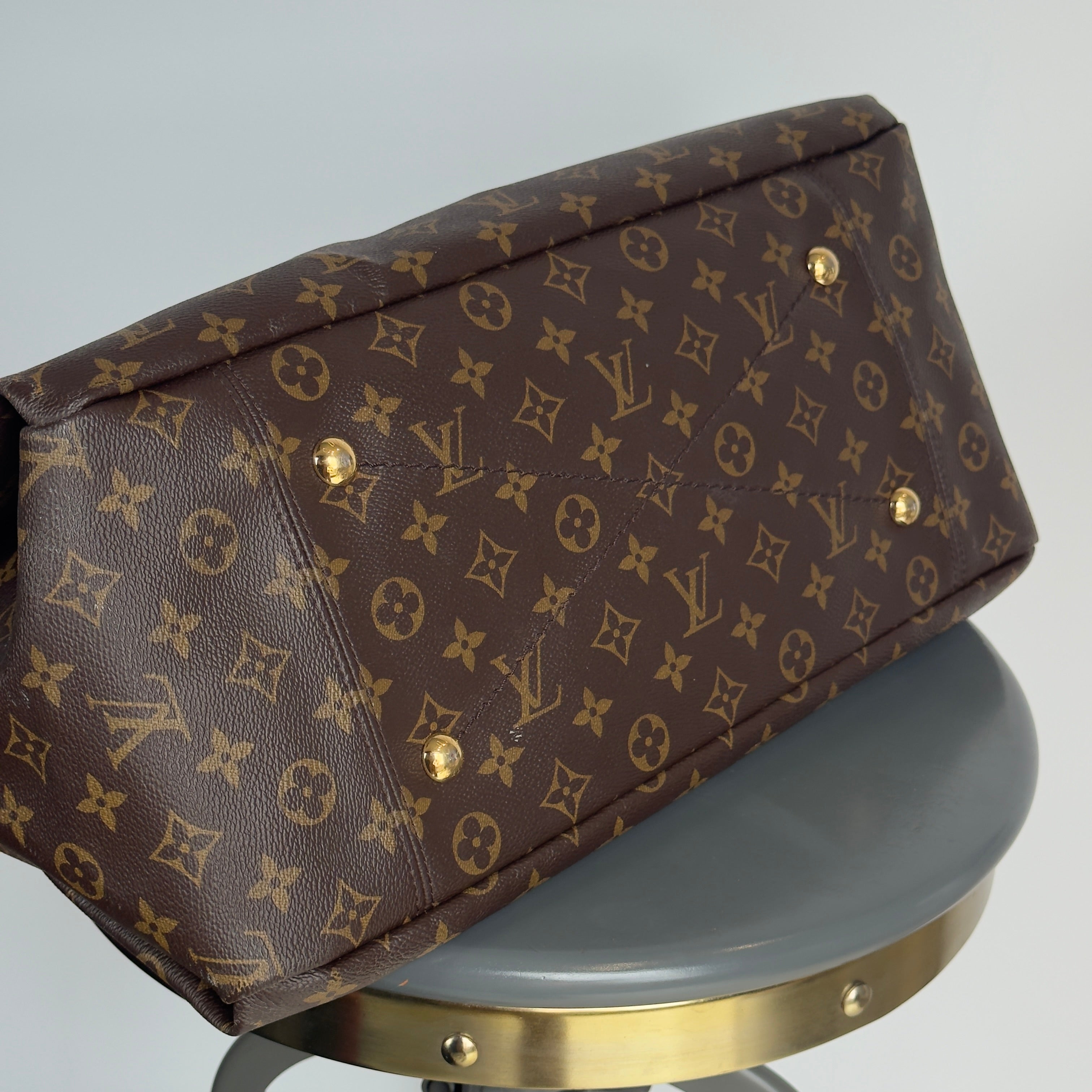 Louis Vuitton Monogram Artsy MM Shoulder Bag - Queen May