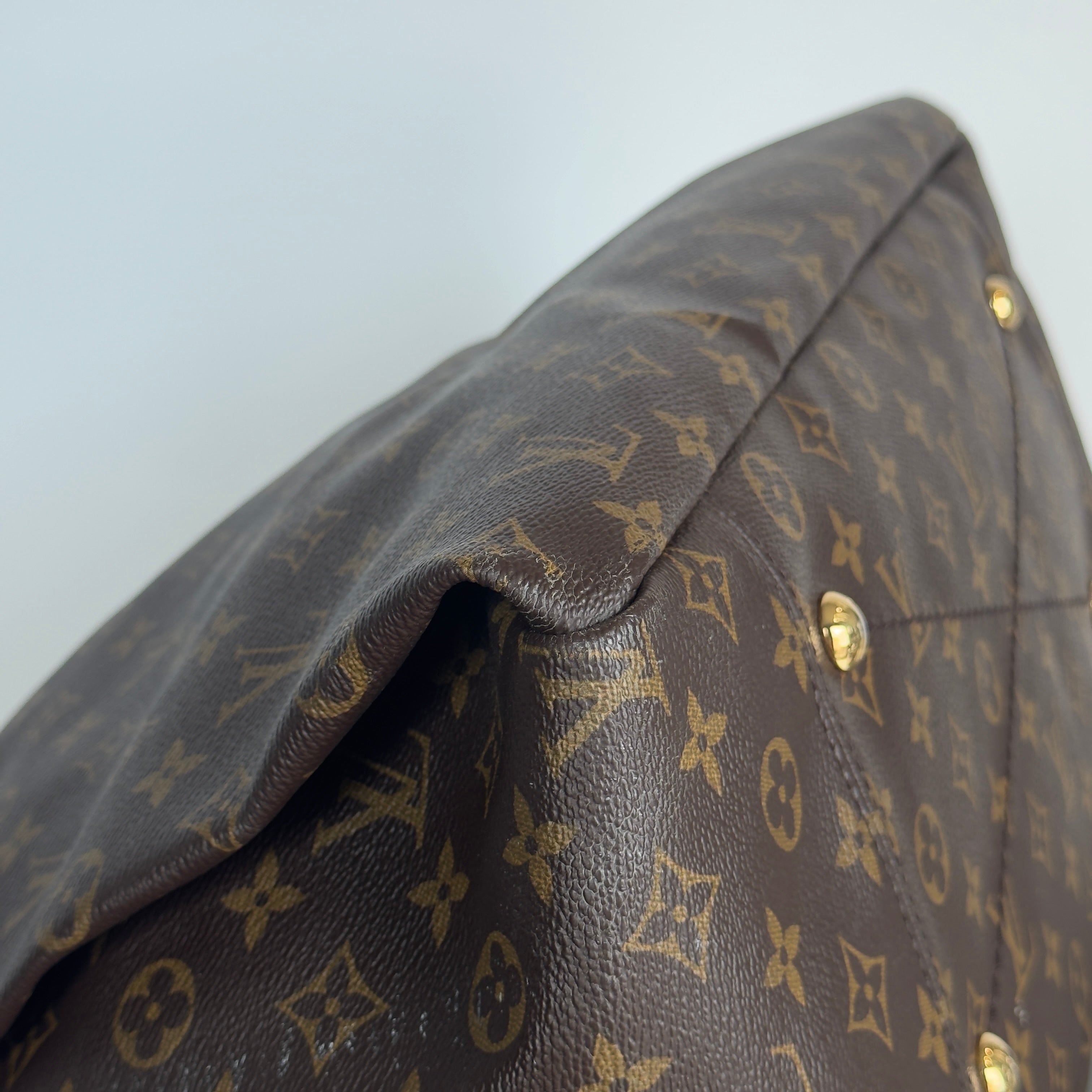 Louis Vuitton Monogram Artsy MM Shoulder Bag - Queen May