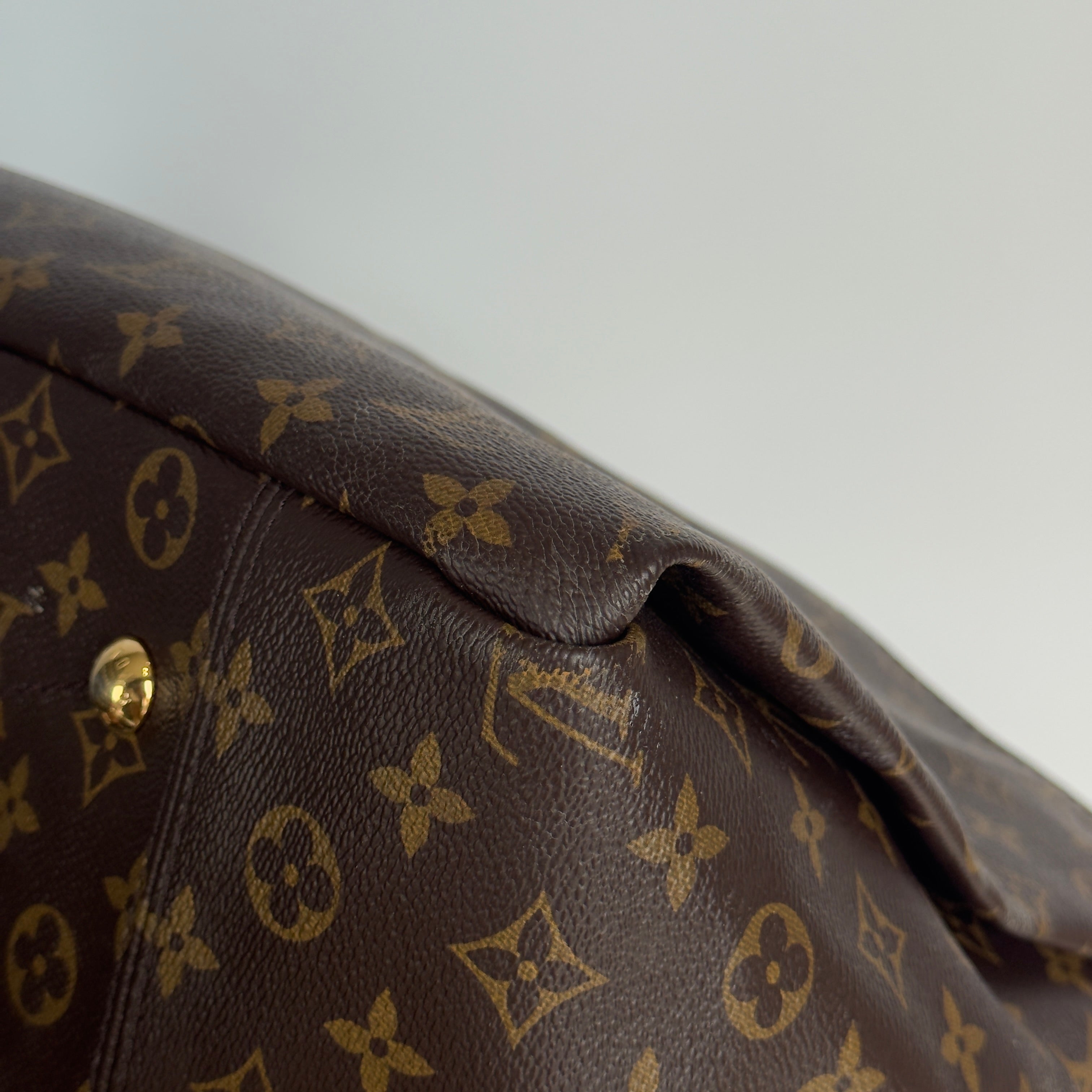 Louis Vuitton Monogram Artsy MM Shoulder Bag - Queen May